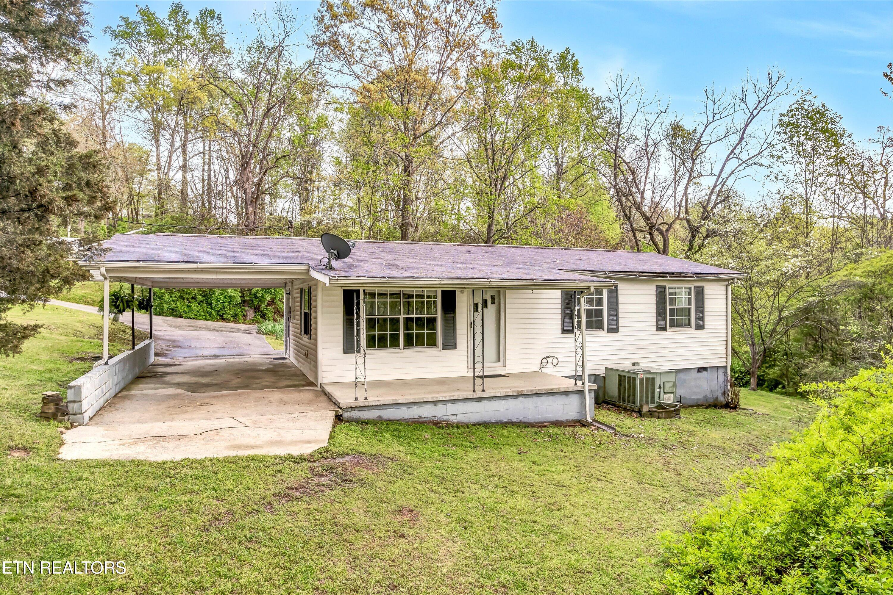 215 Harding Rd Property Photo