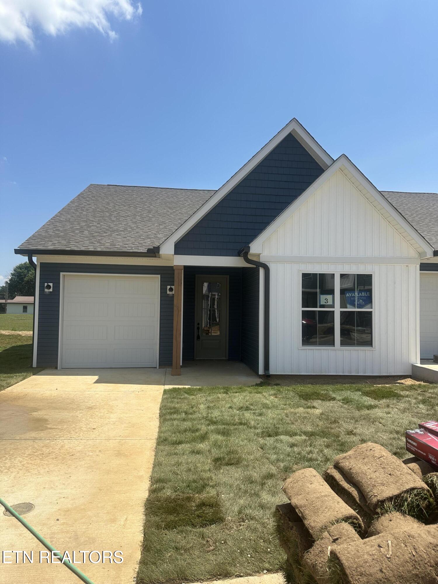 1810 Lateglow Way Property Photo 1