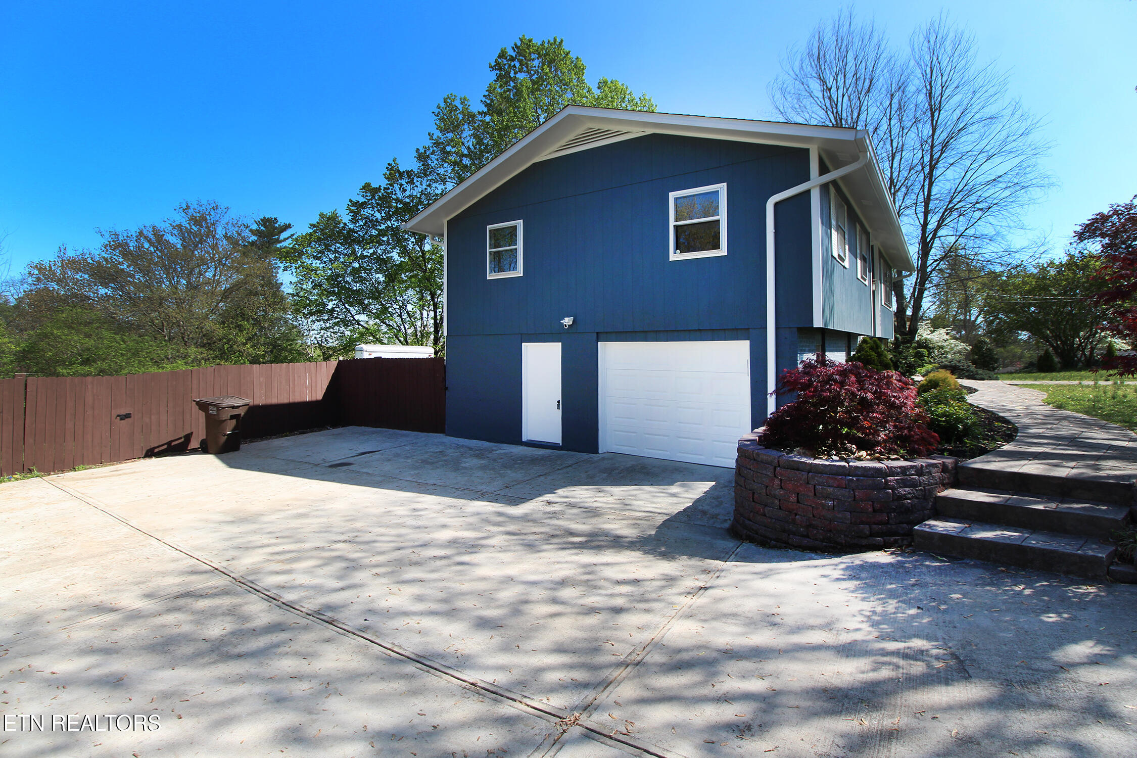 9040 Shallowford Rd Property Photo 3