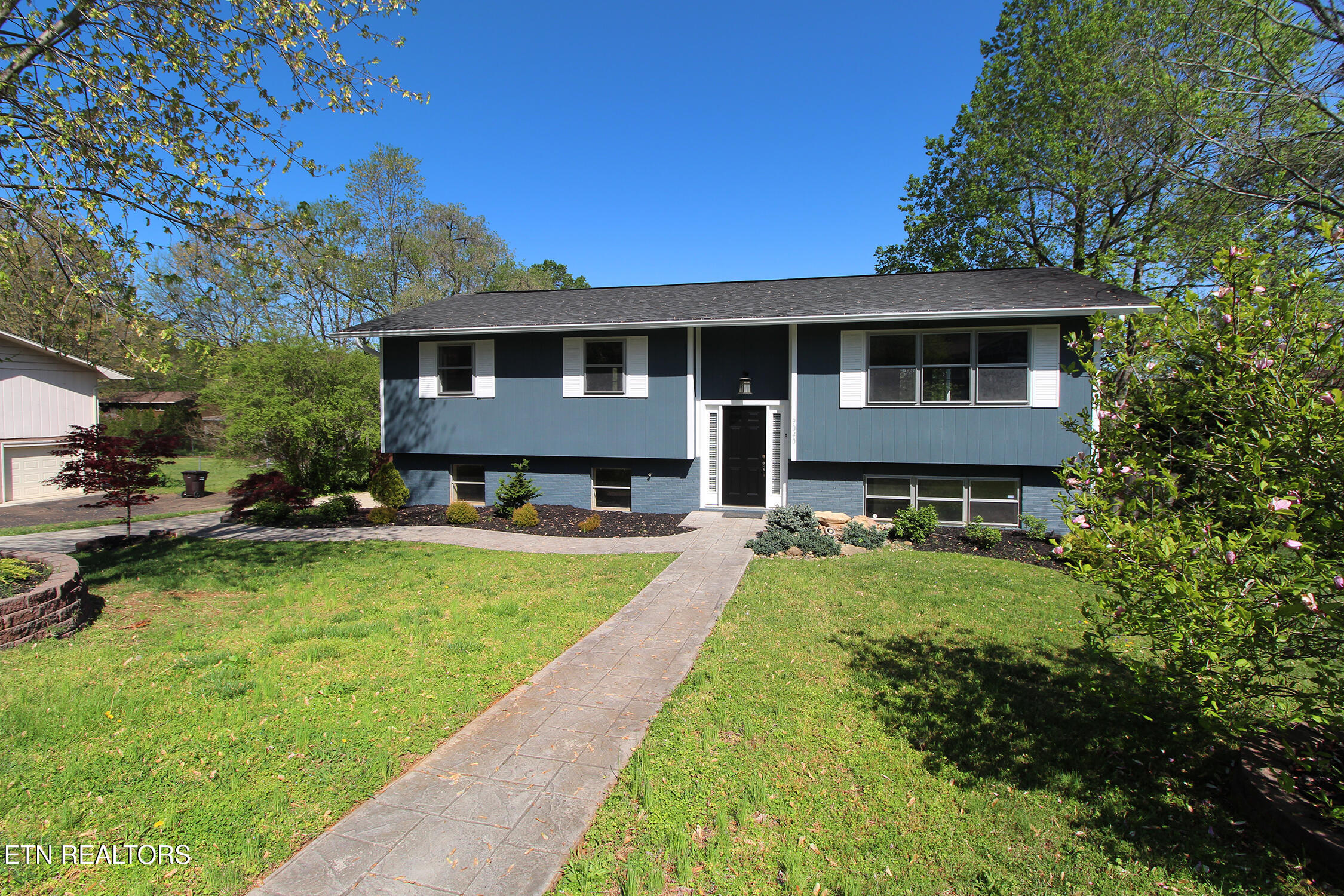 9040 Shallowford Rd Property Photo 5