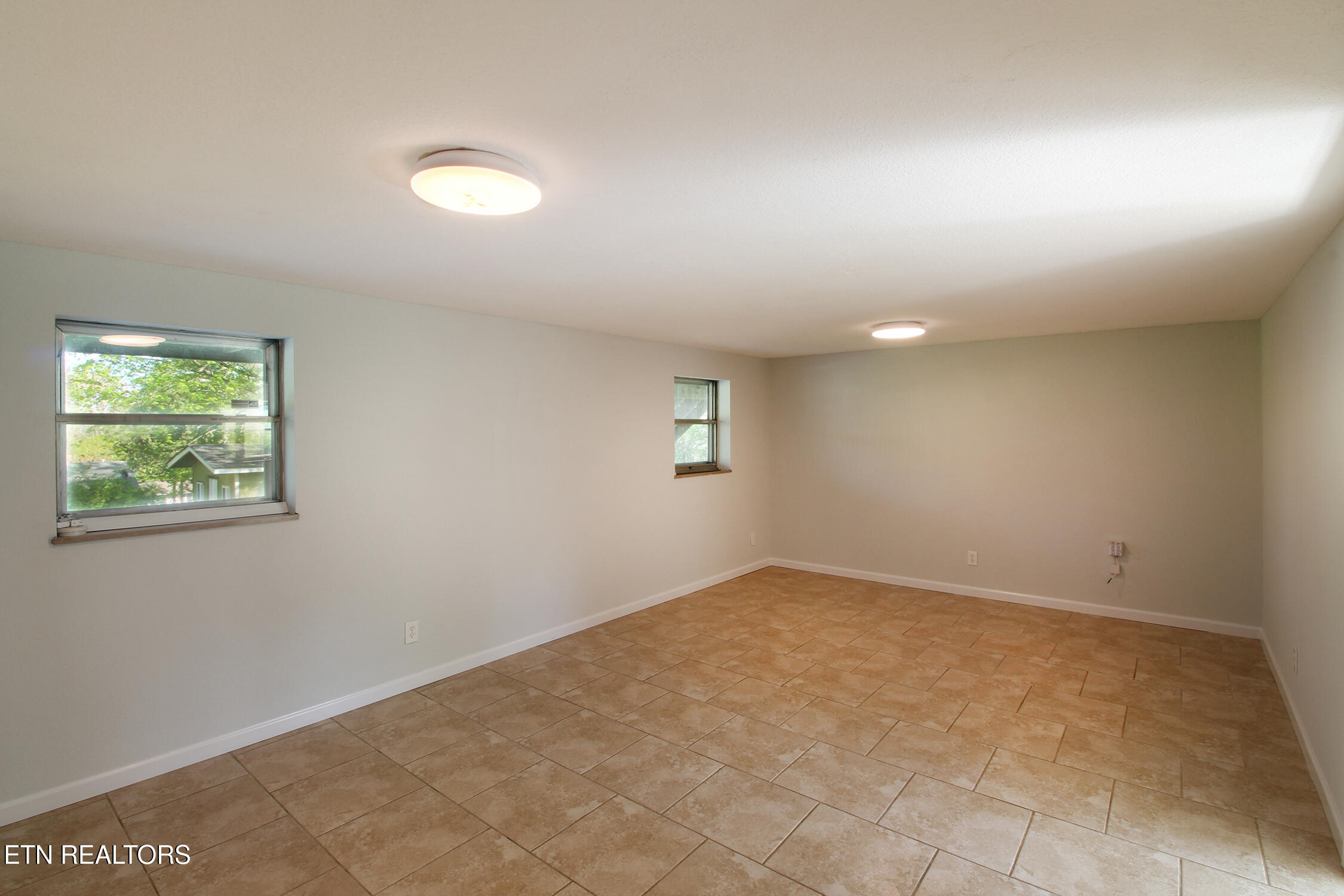 9040 Shallowford Rd Property Photo 25