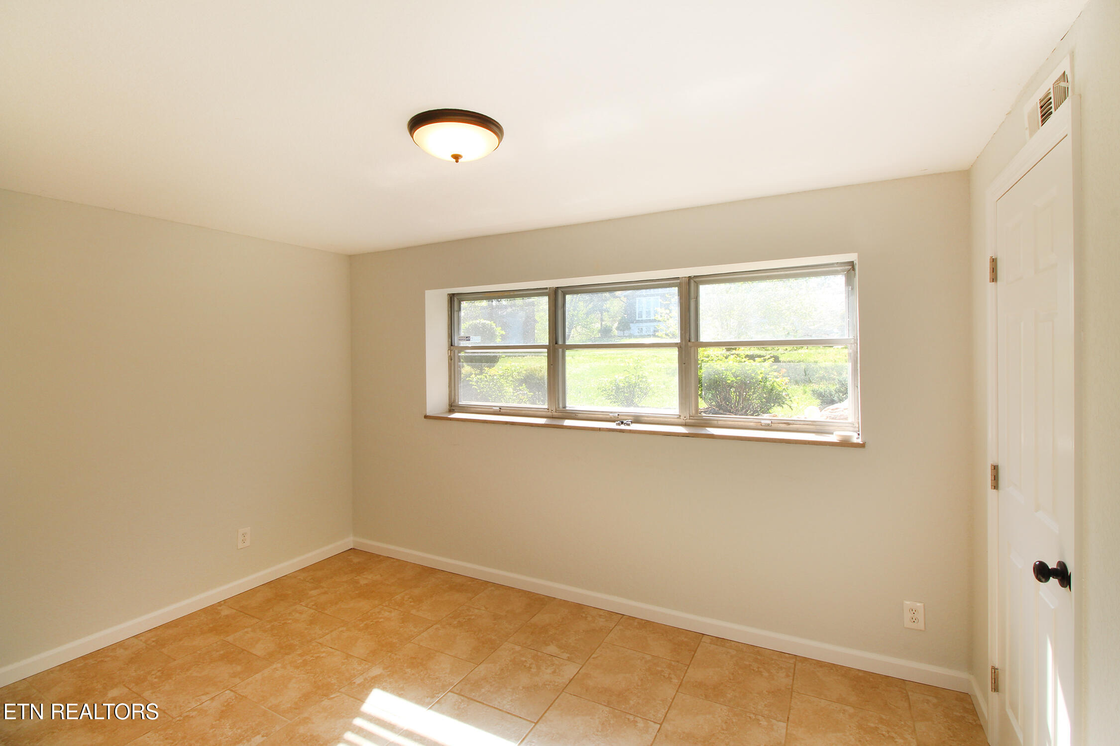9040 Shallowford Rd Property Photo 26