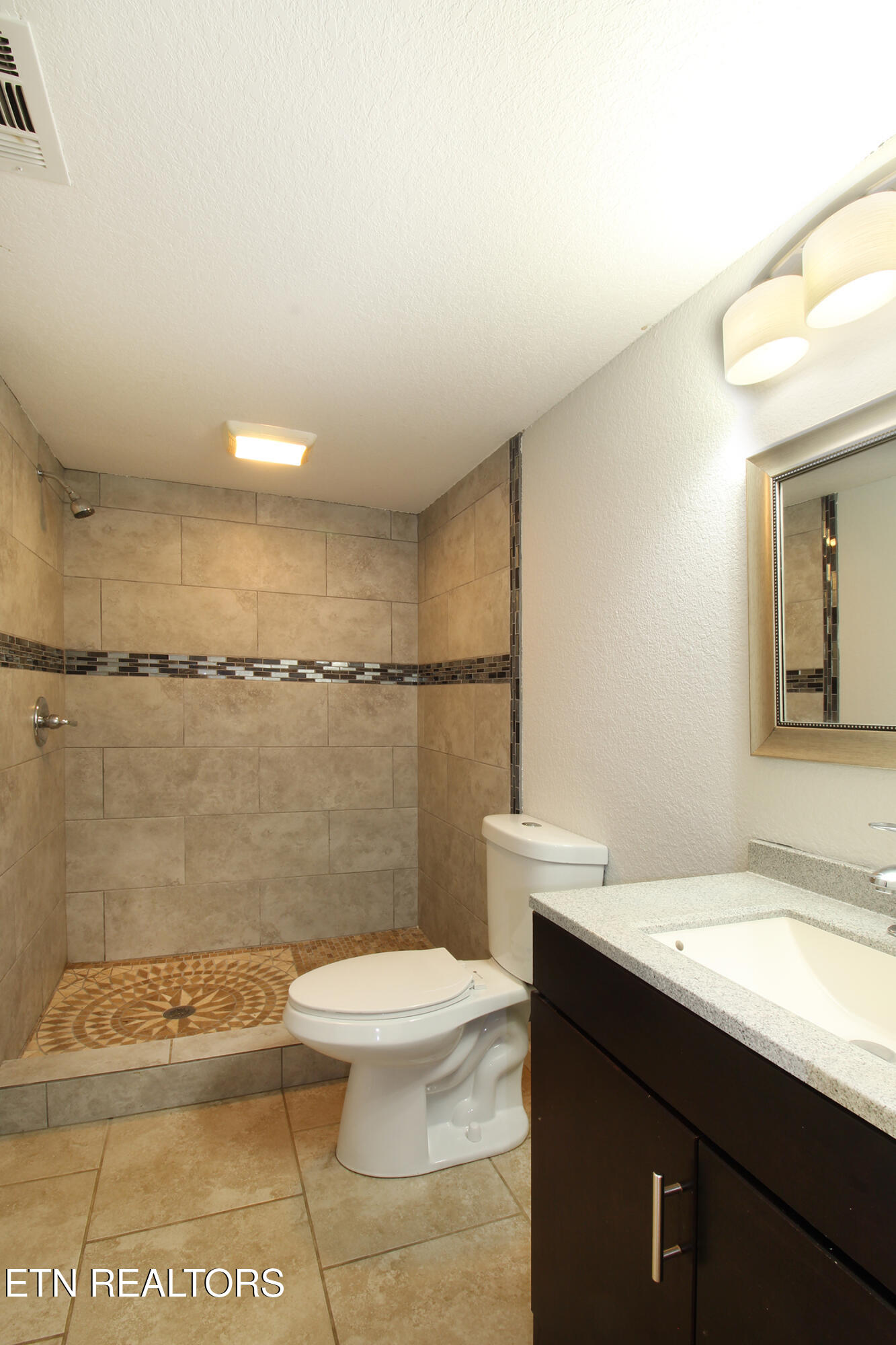 9040 Shallowford Rd Property Photo 28