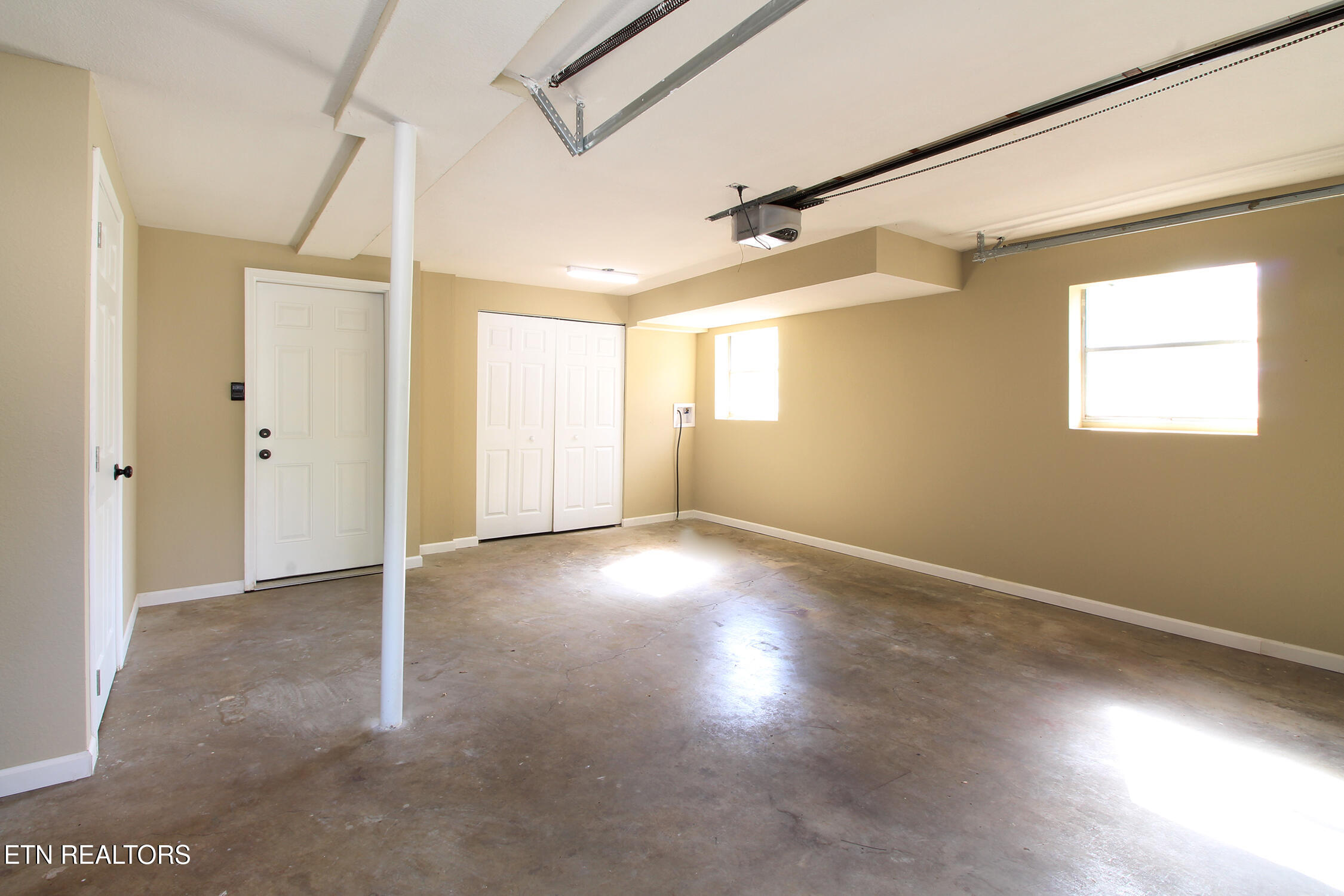 9040 Shallowford Rd Property Photo 31