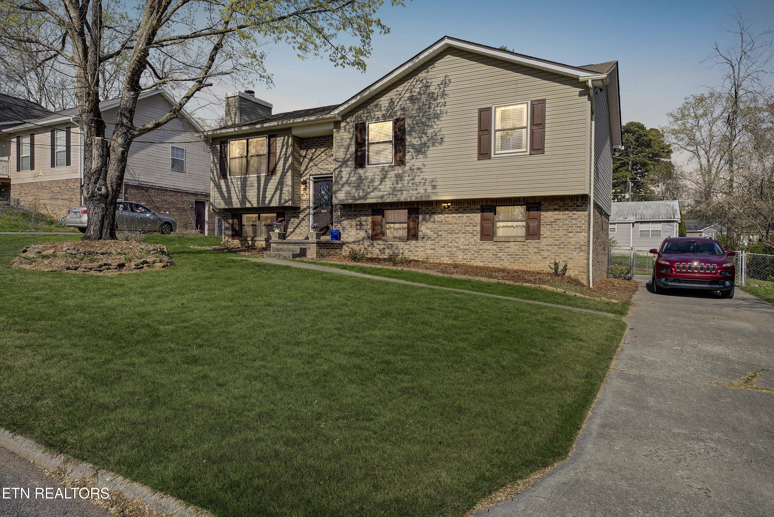 1424 Overton Lane Property Photo