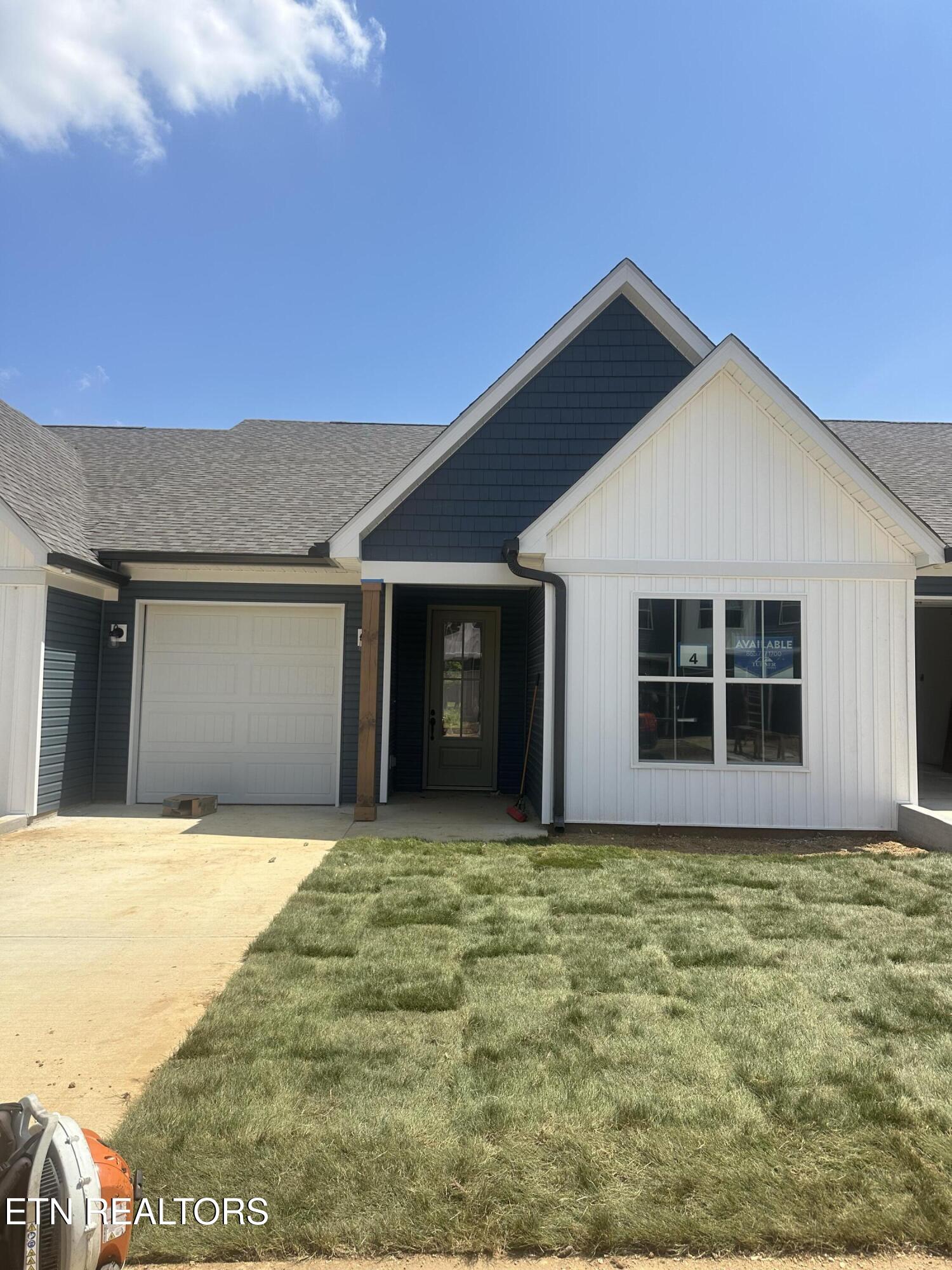 1808 Lateglow Way Property Photo 1