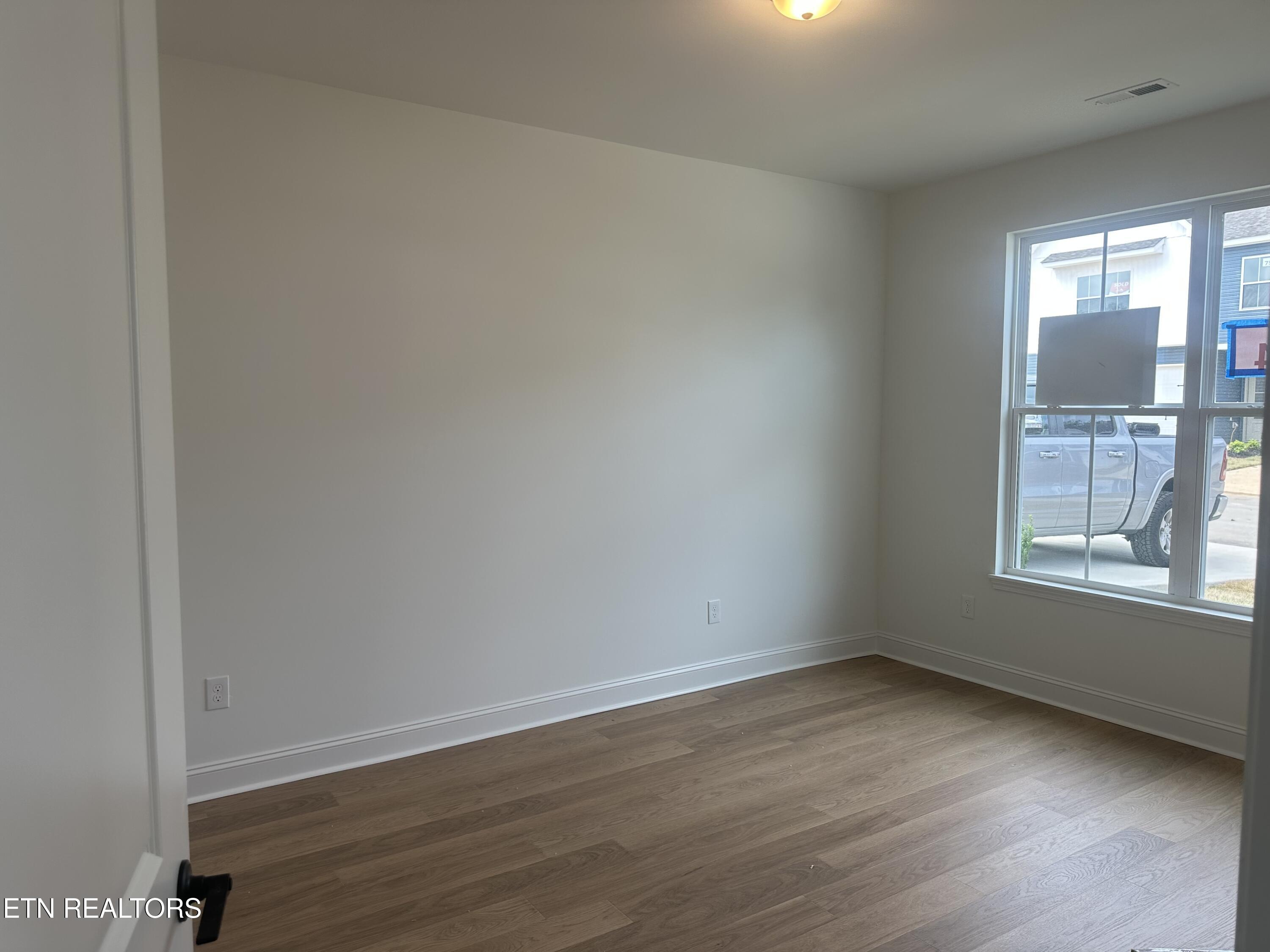 1808 Lateglow Way Property Photo 3
