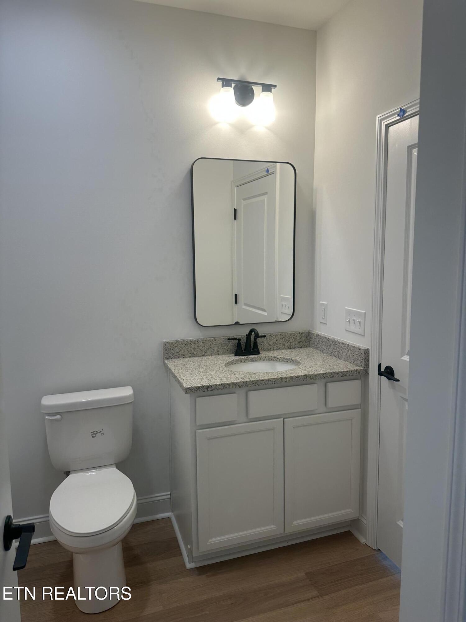 1808 Lateglow Way Property Photo 4