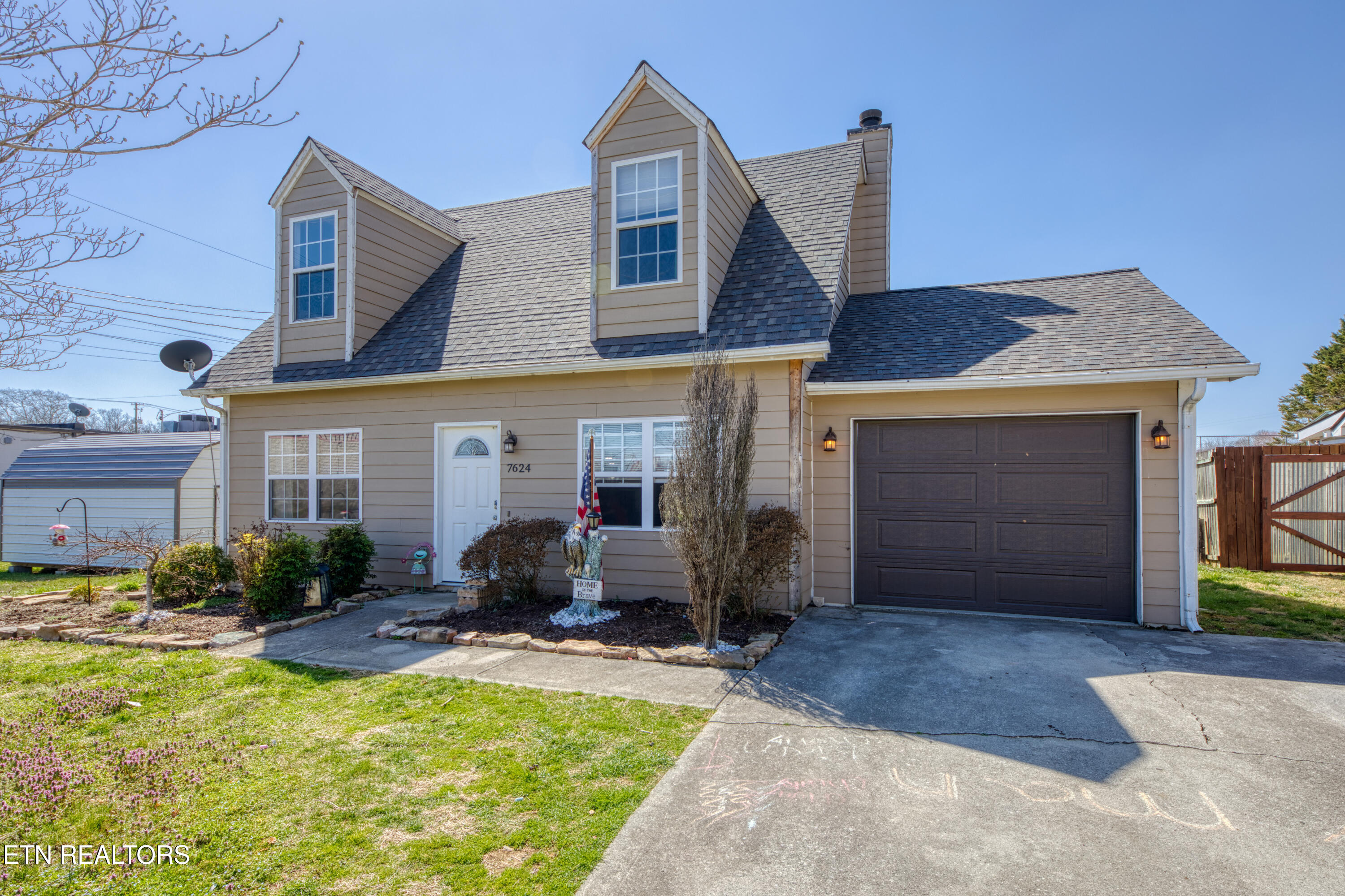 7624 Camden Rd Property Photo