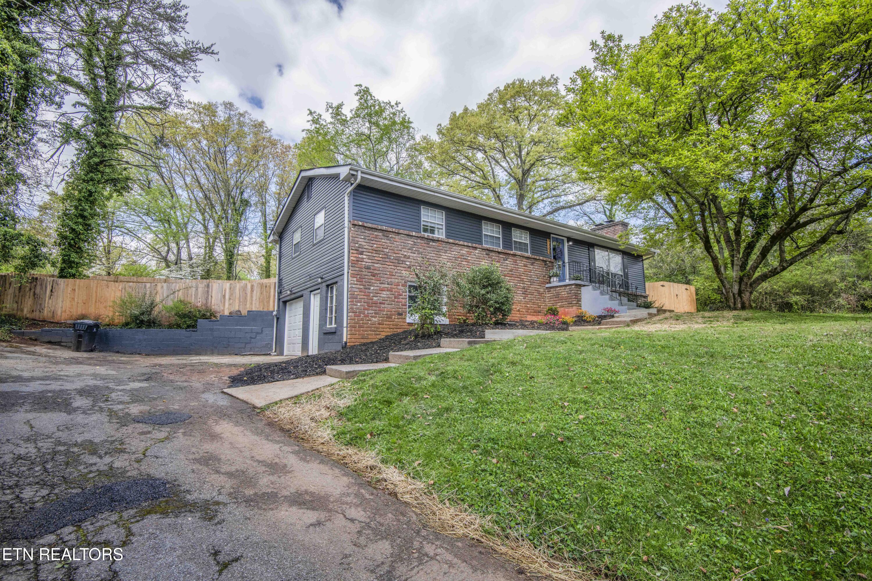 1305 Holmouth Lane Property Photo