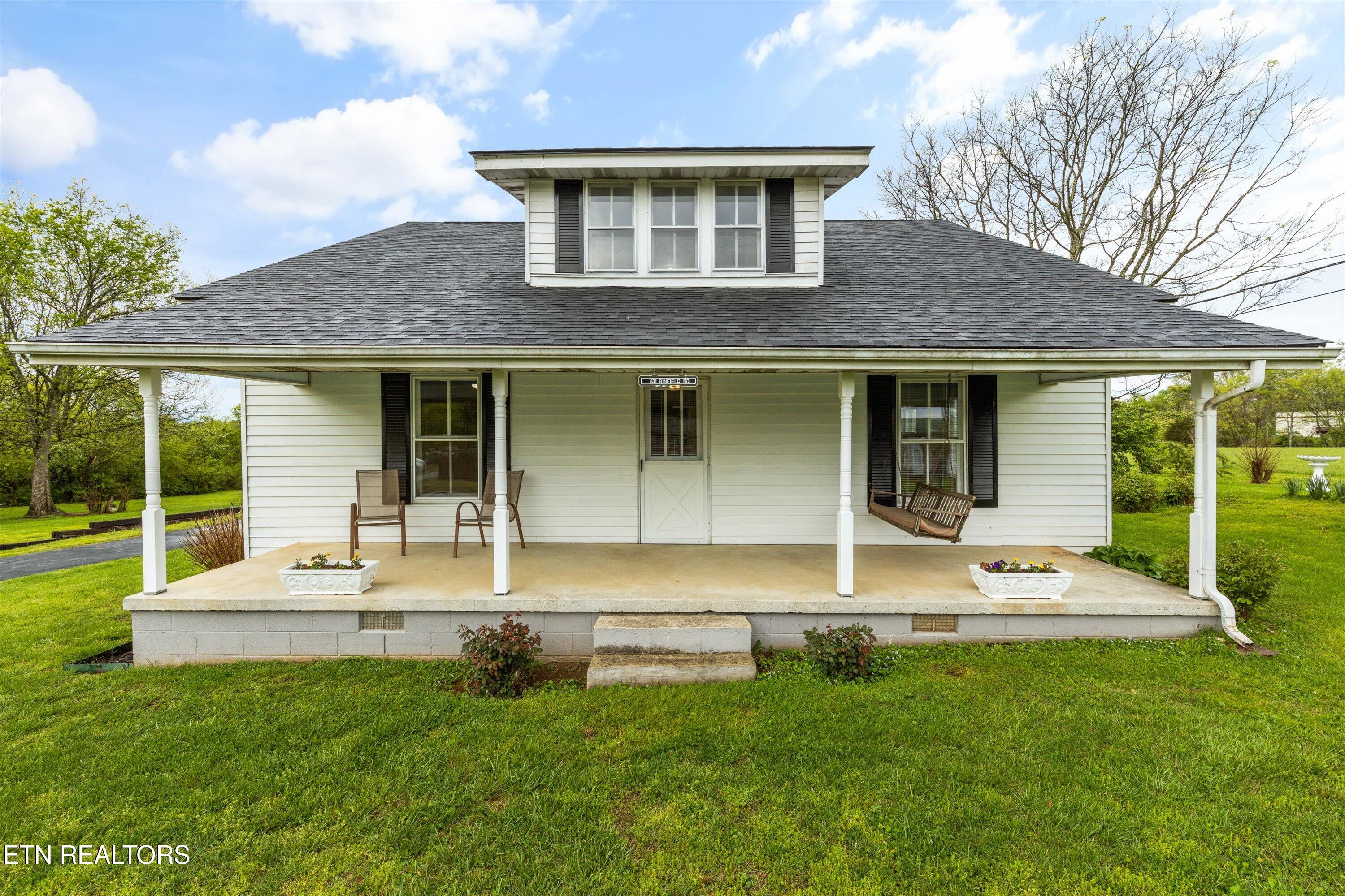 831 Binfield Rd Property Photo