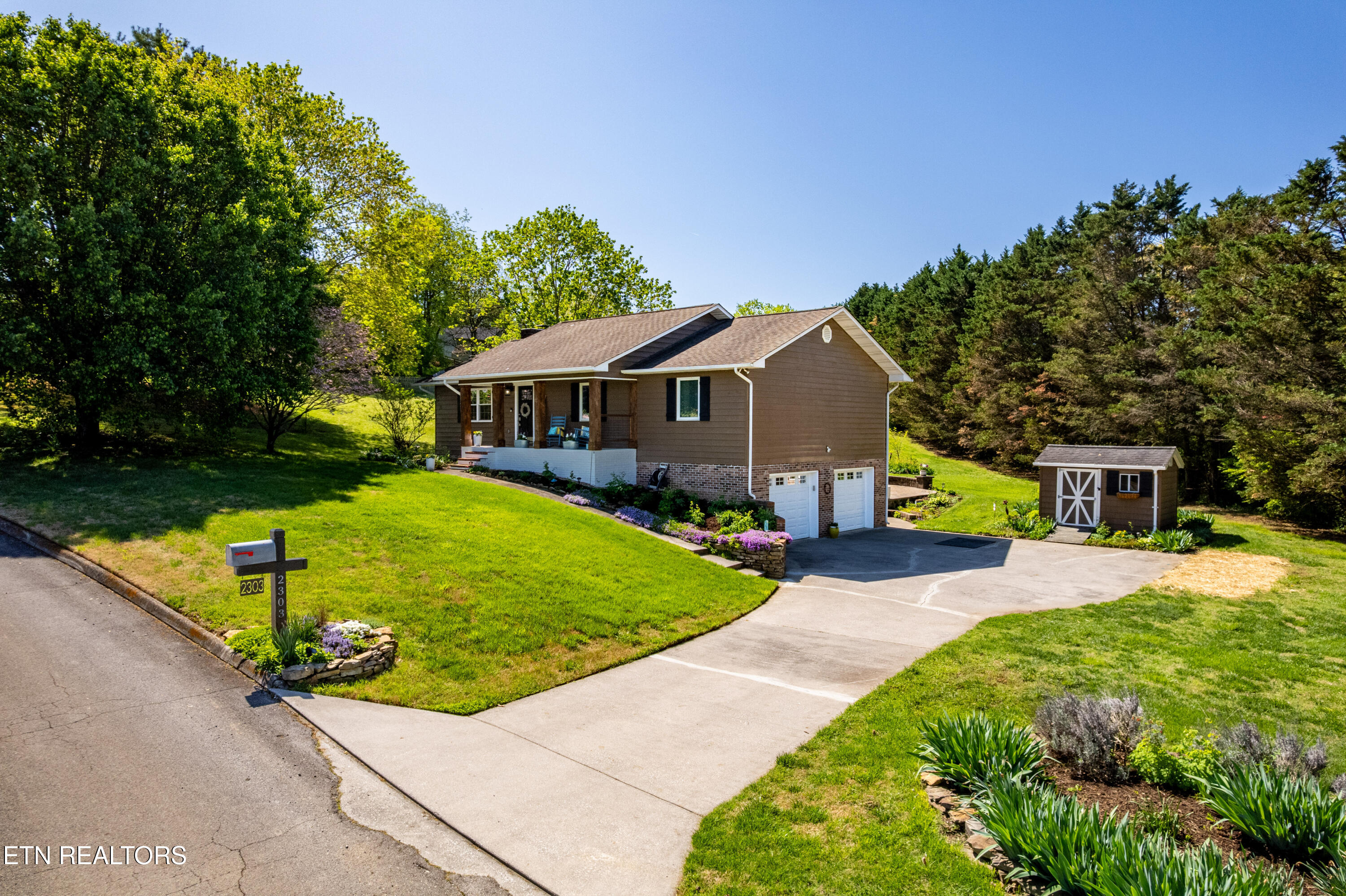 2303 Riverside Drive Property Photo