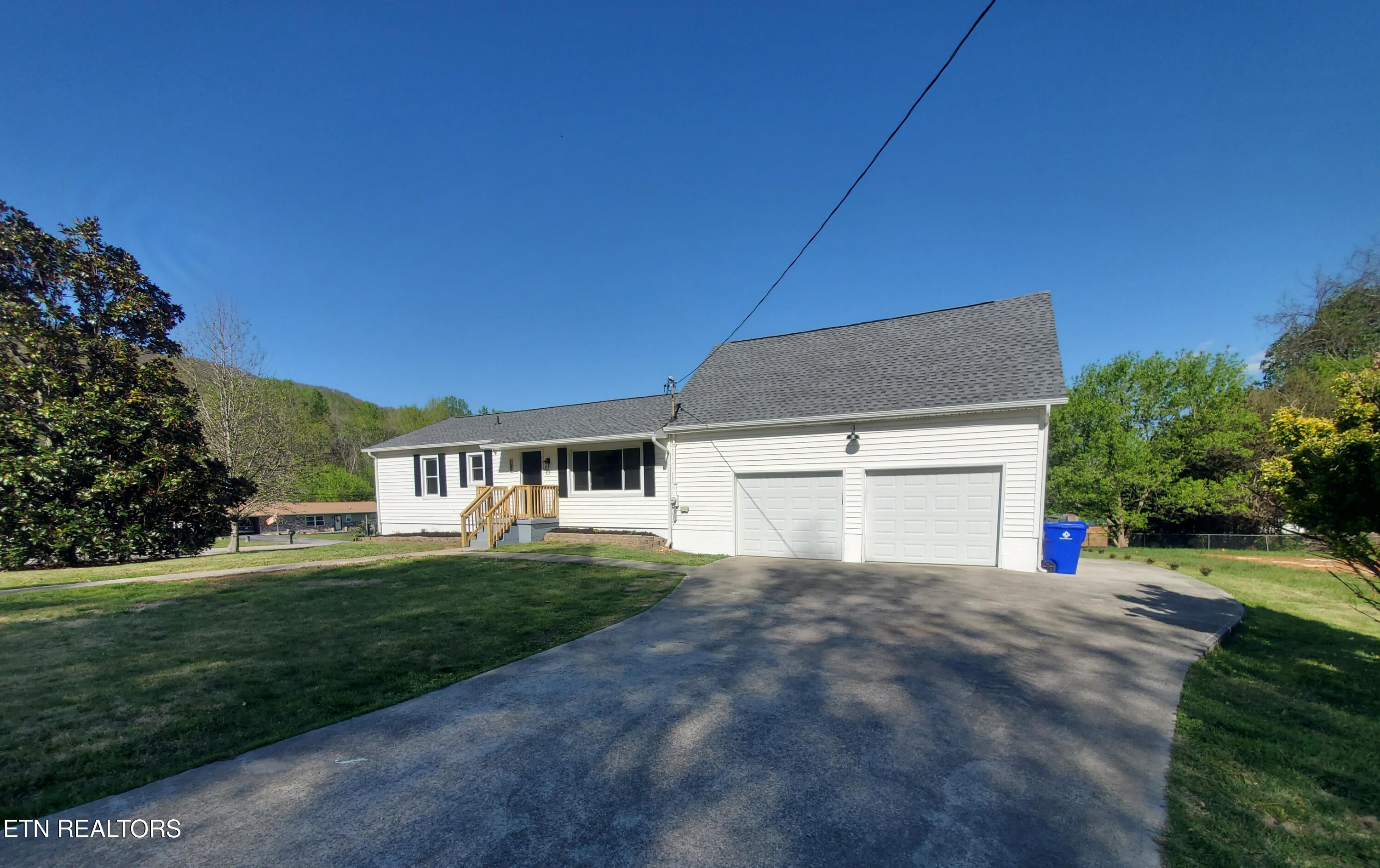 105 Ford Ave Property Photo