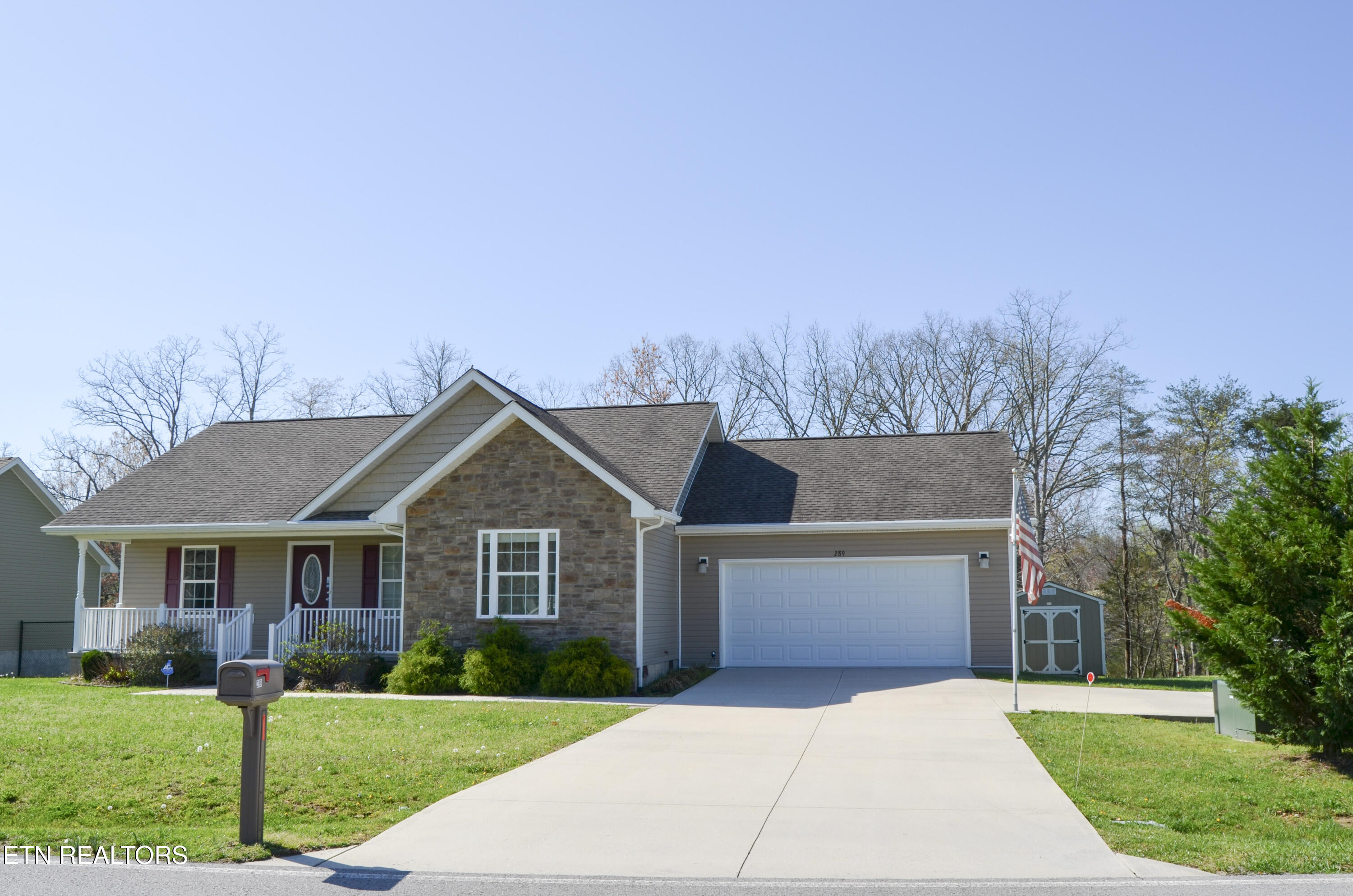 289 Deerfield Rd Property Photo