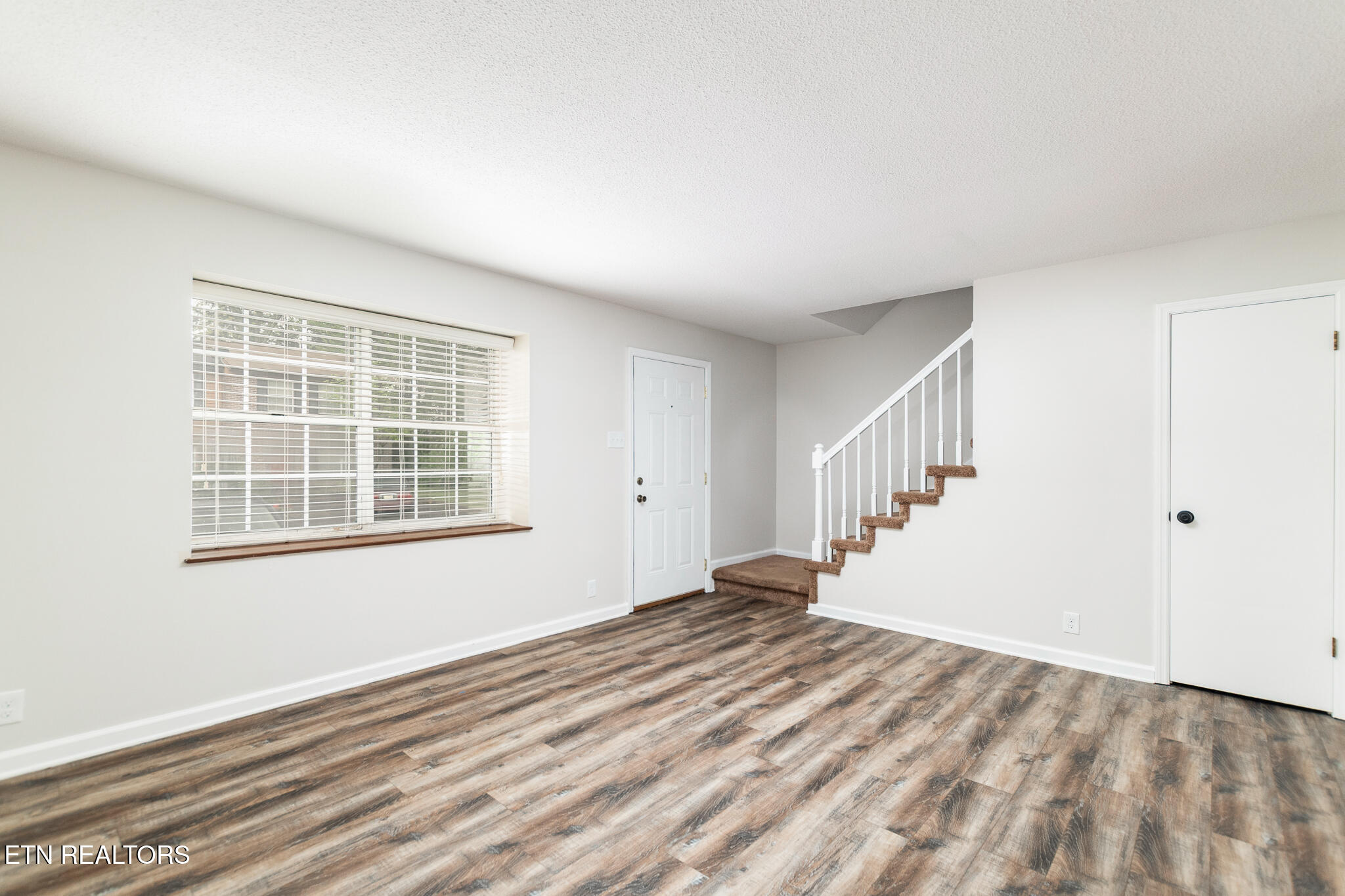 1213 Crest Brook Drive Property Photo 4