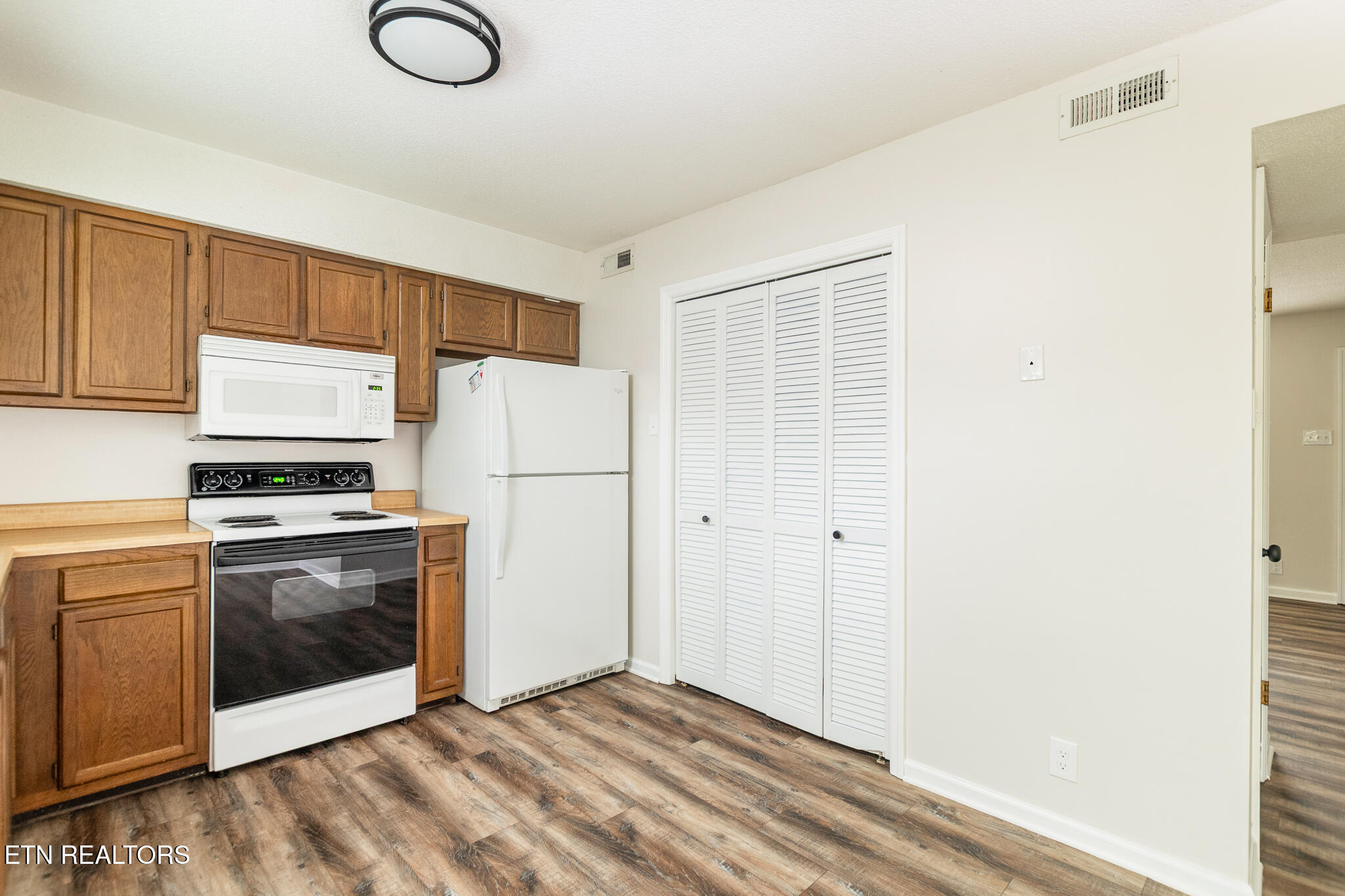 1213 Crest Brook Drive Property Photo 8