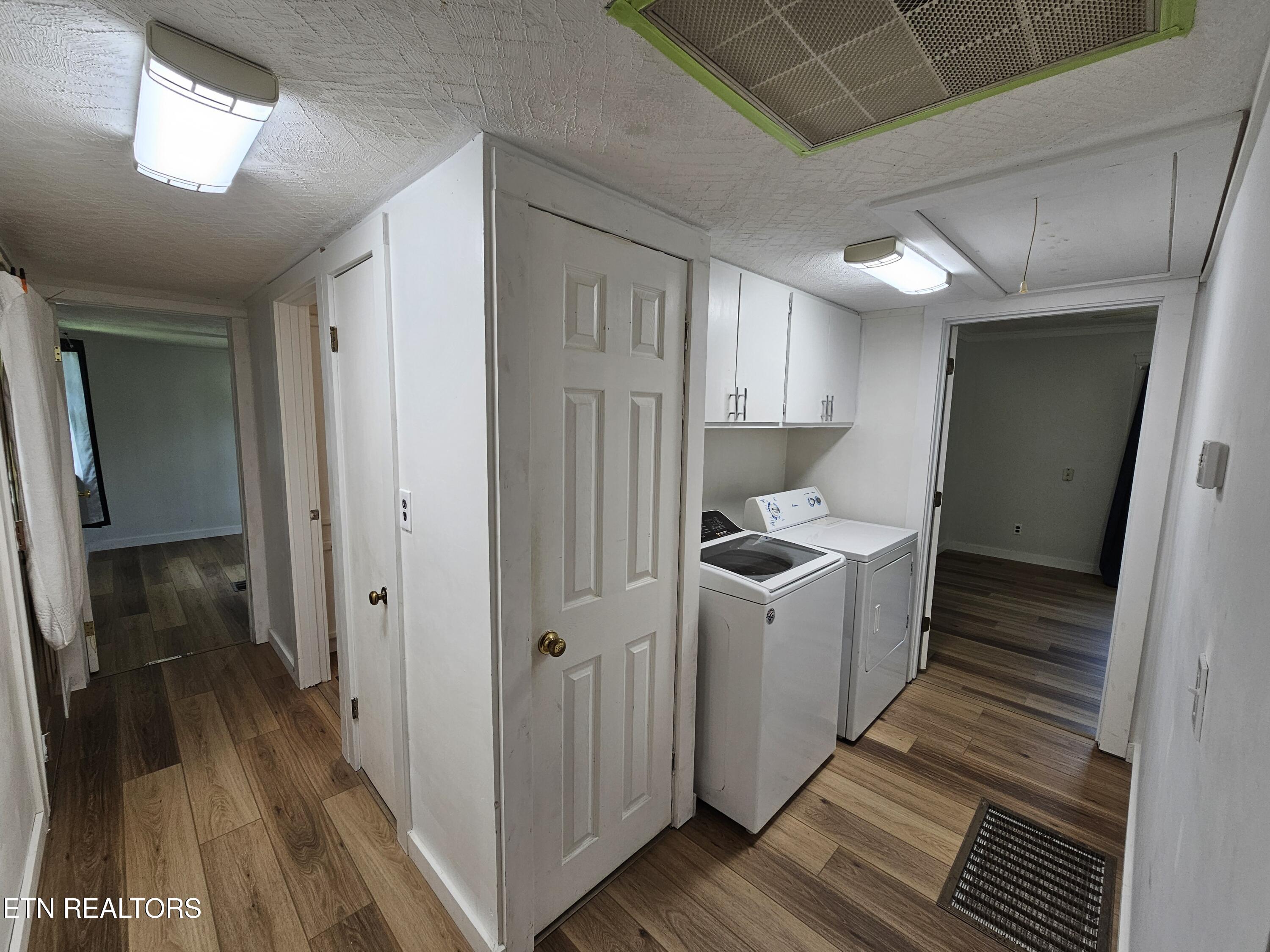1009 Roysden Rd Property Photo 18