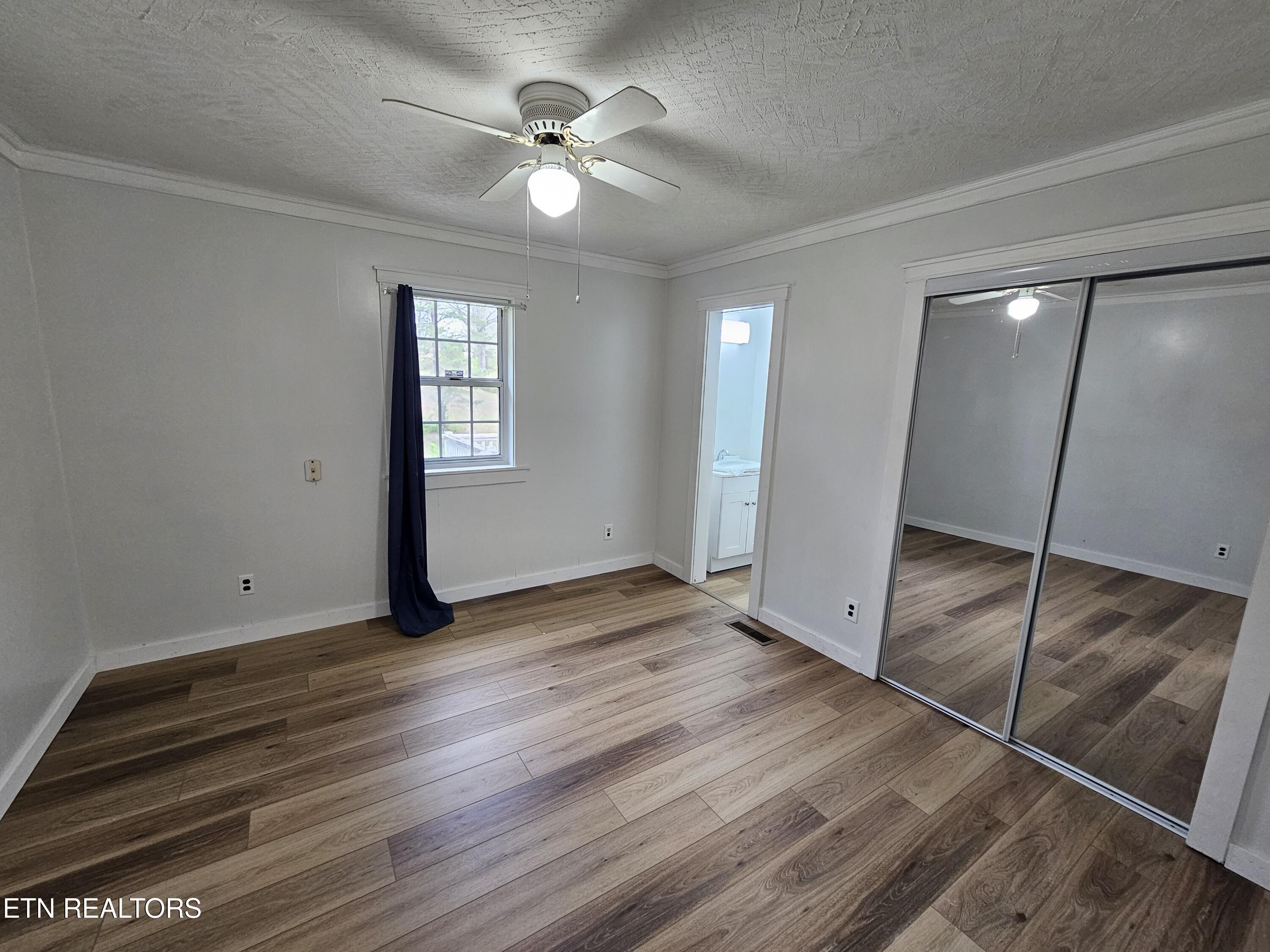 1009 Roysden Rd Property Photo 19