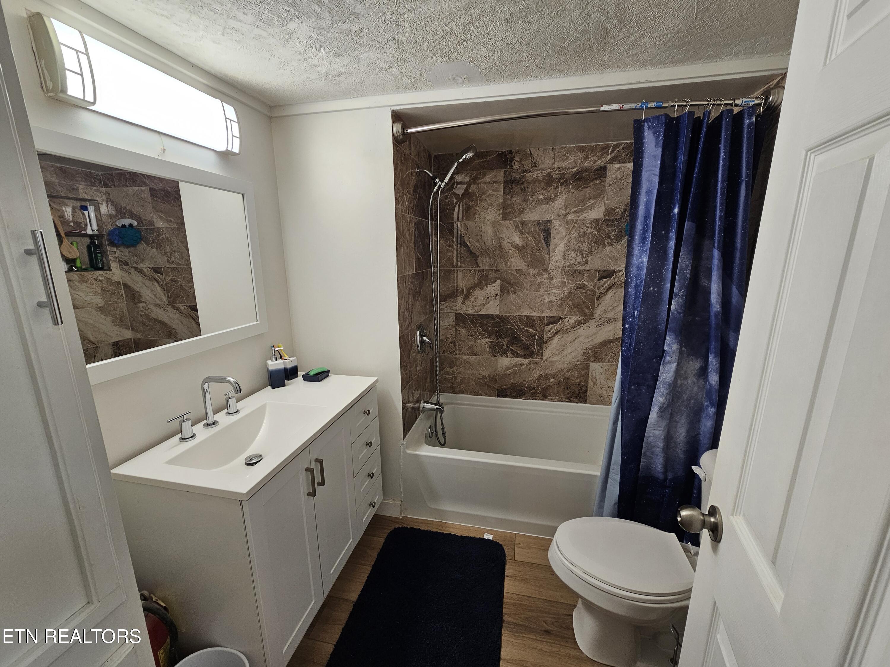 1009 Roysden Rd Property Photo 21