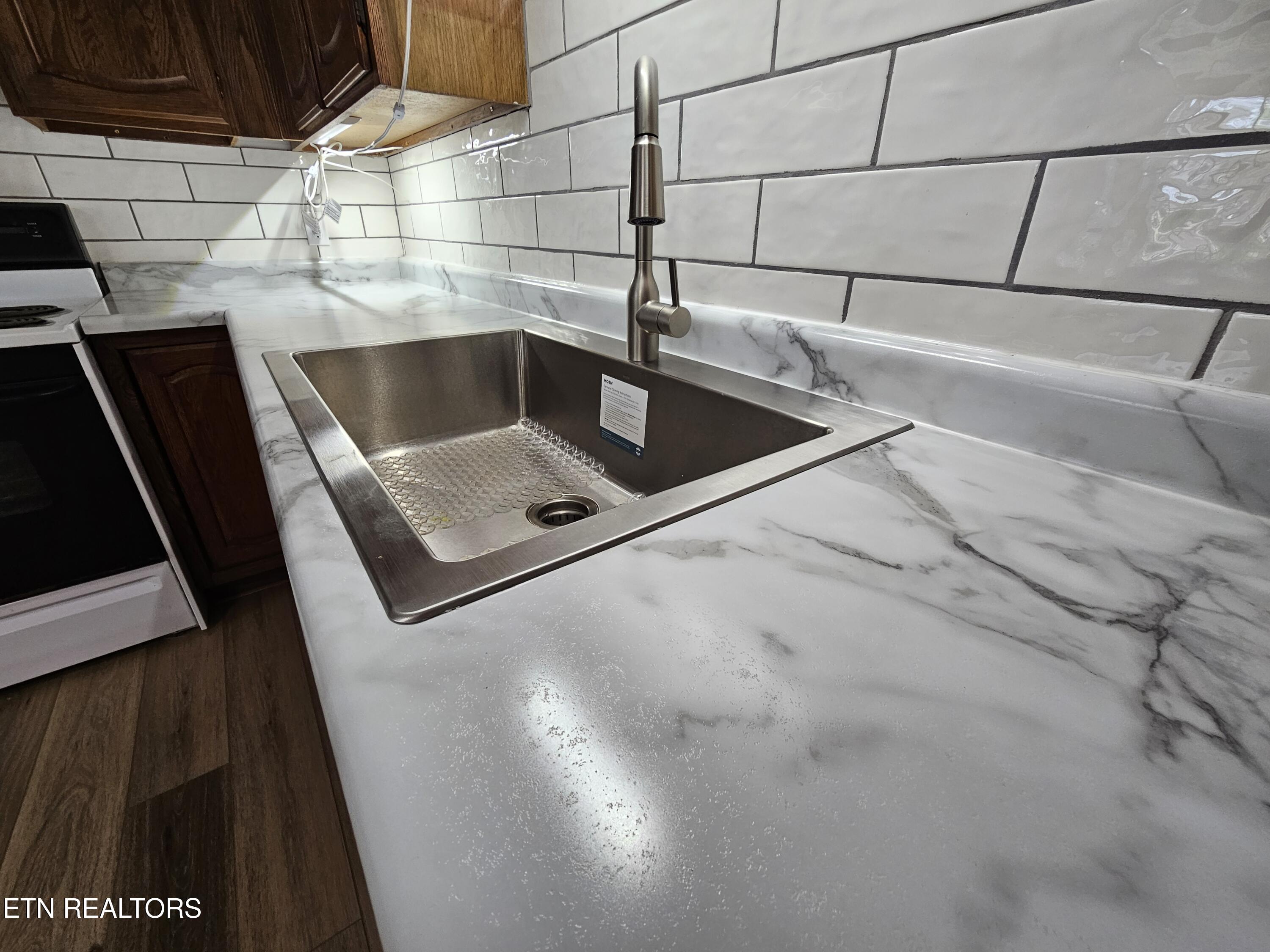 1009 Roysden Rd Property Photo 24