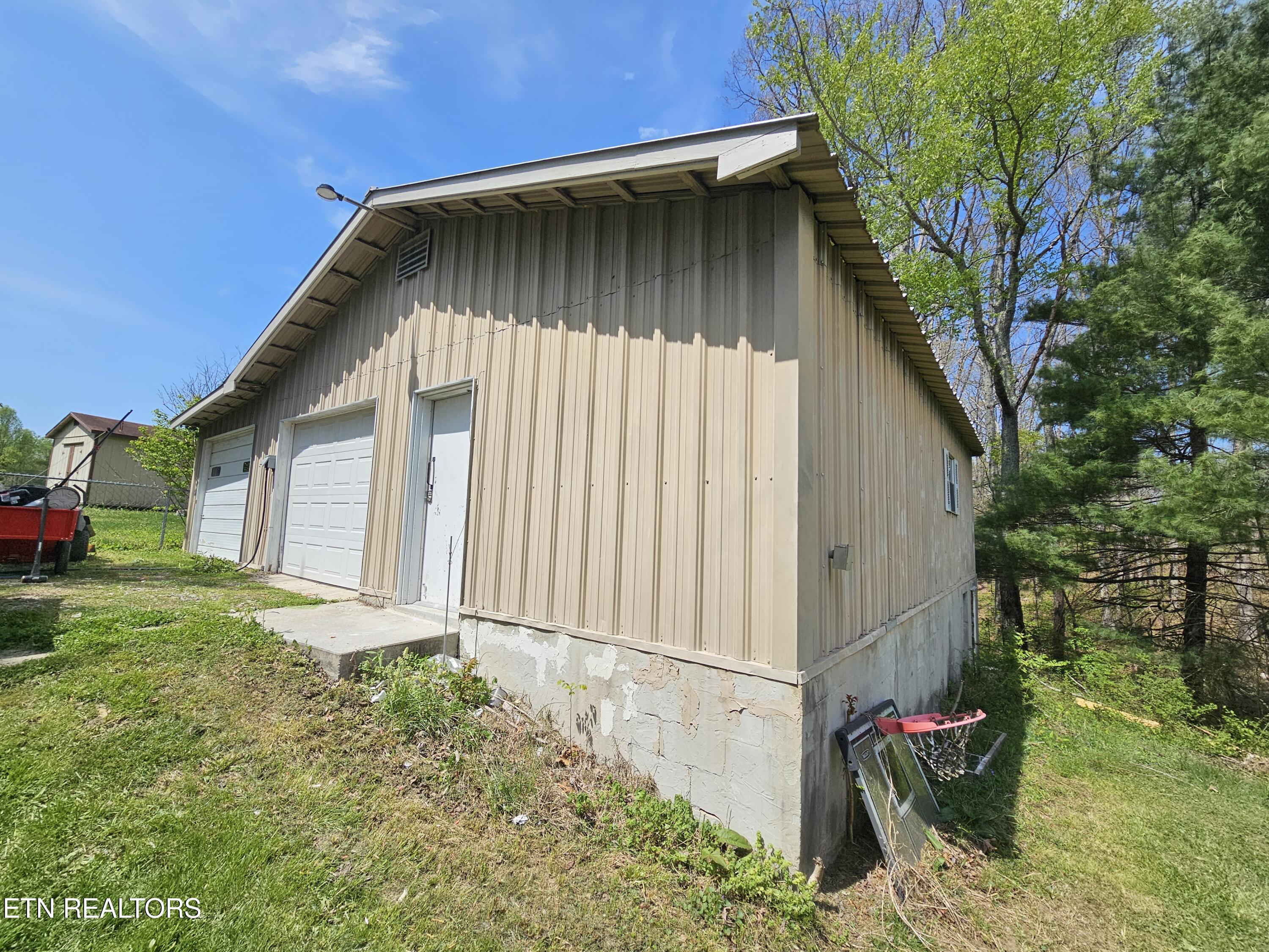 1009 Roysden Rd Property Photo 26