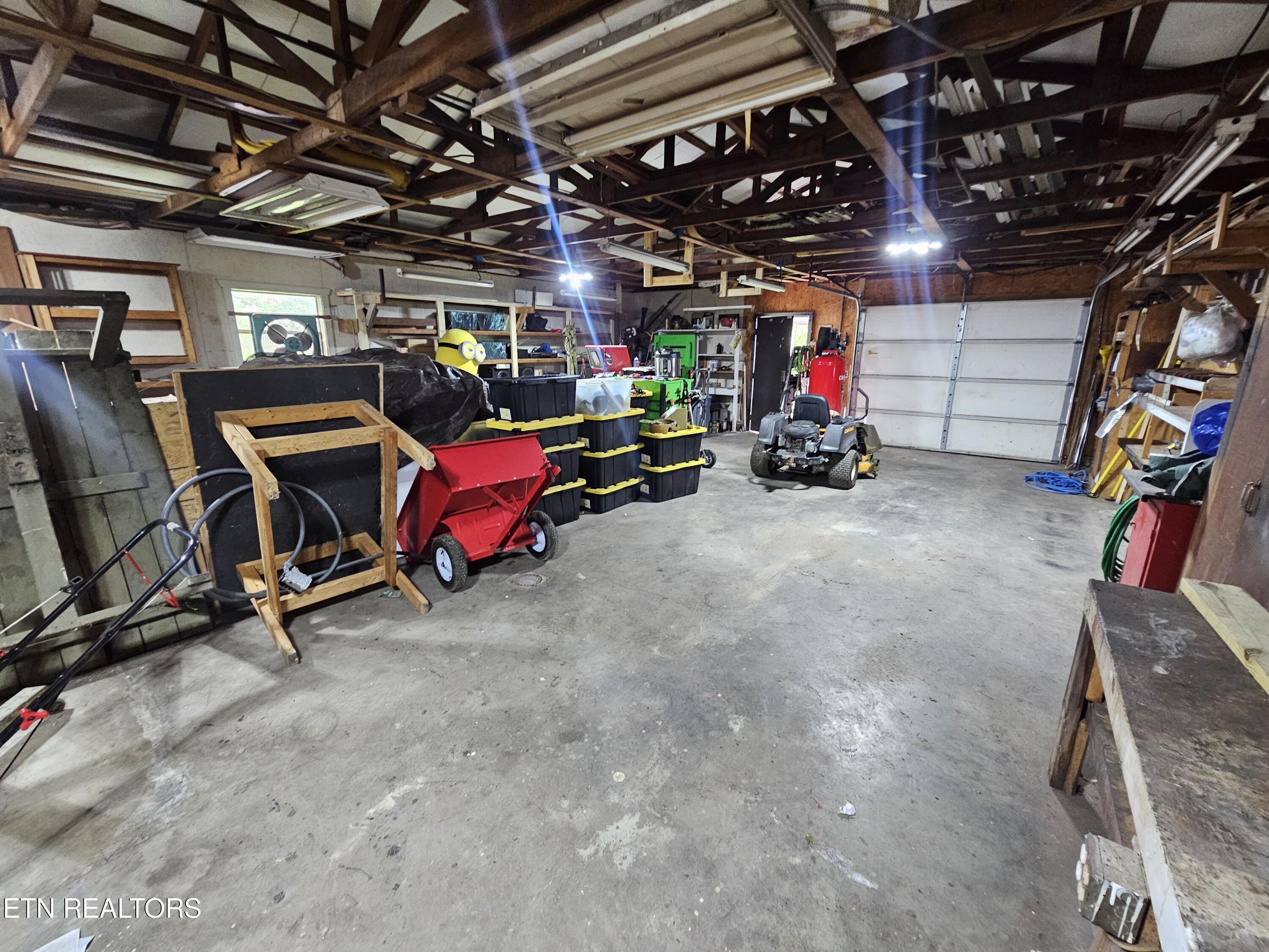 1009 Roysden Rd Property Photo 29