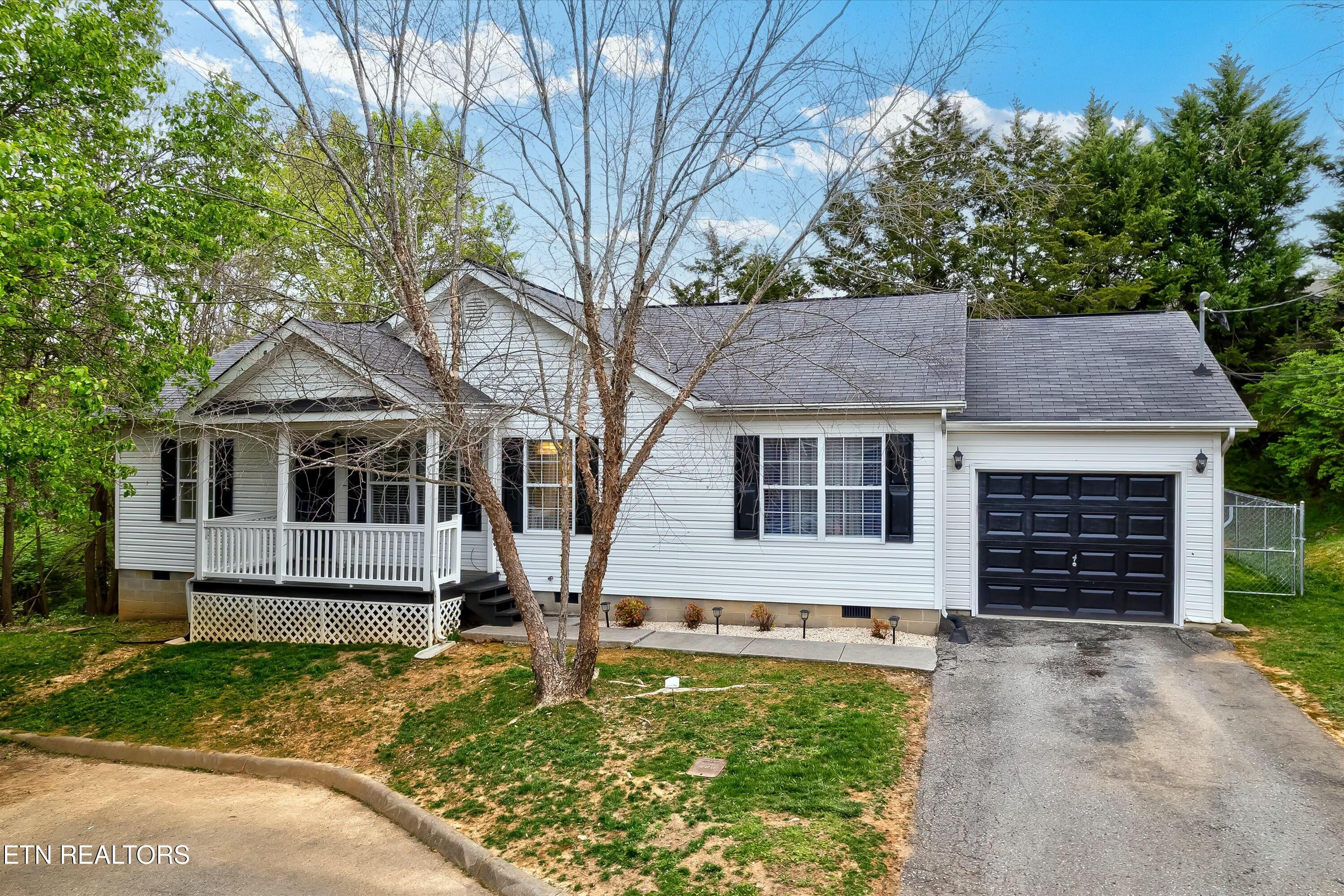 300 Picket Place Way Property Photo