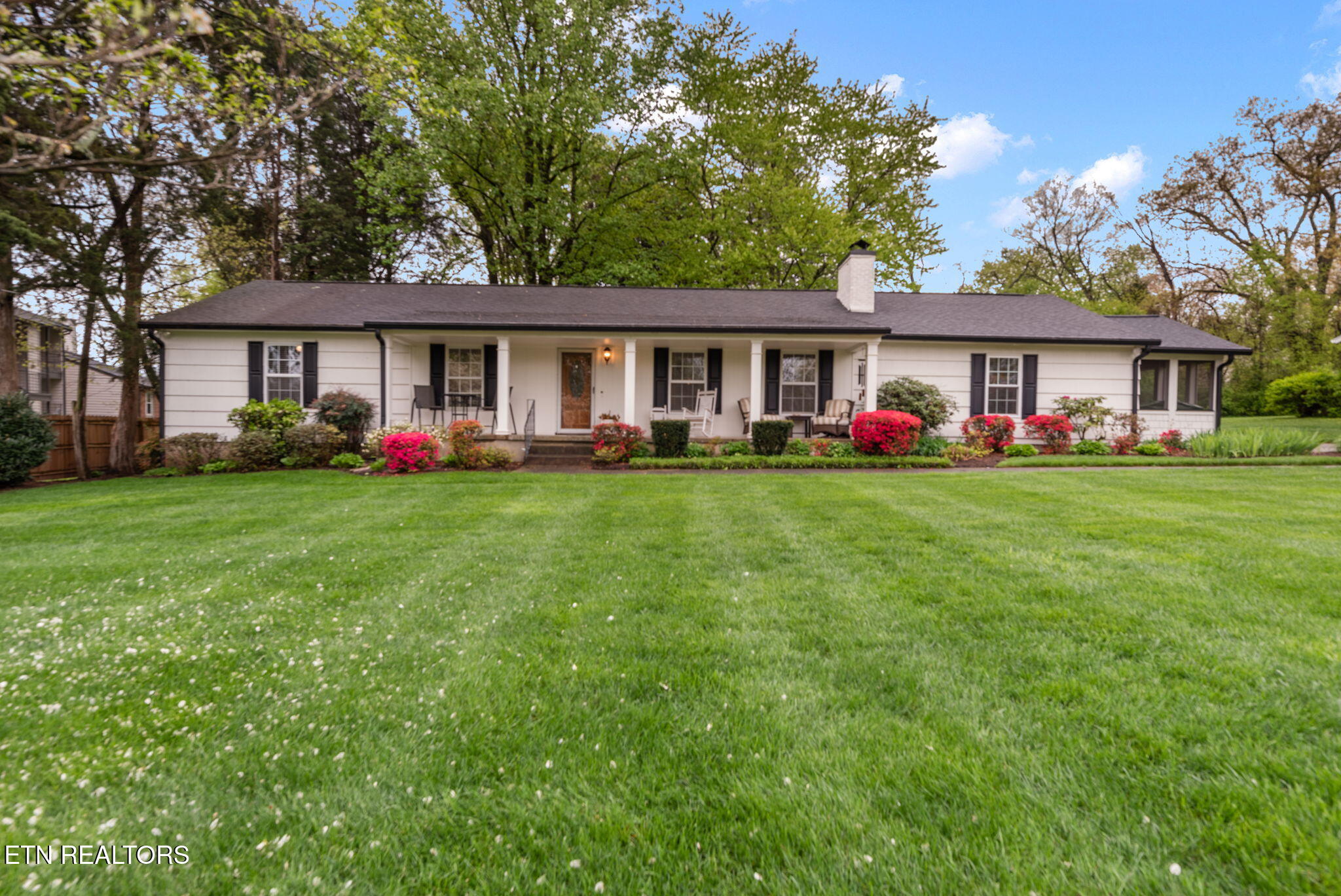 225 W Hills Rd Property Photo