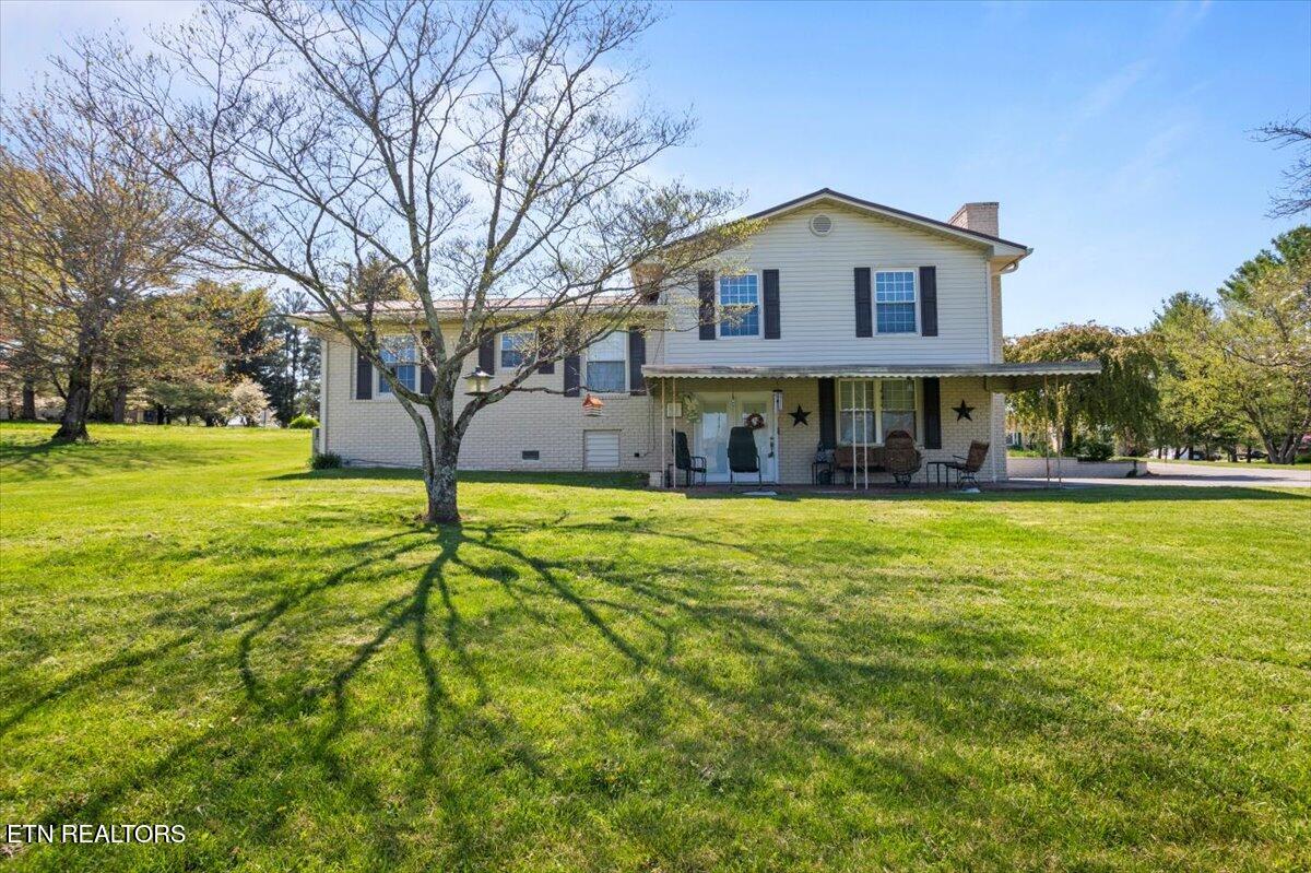 121 E Village Circle Property Photo