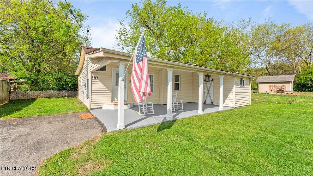 330 Unaka St Property Photo