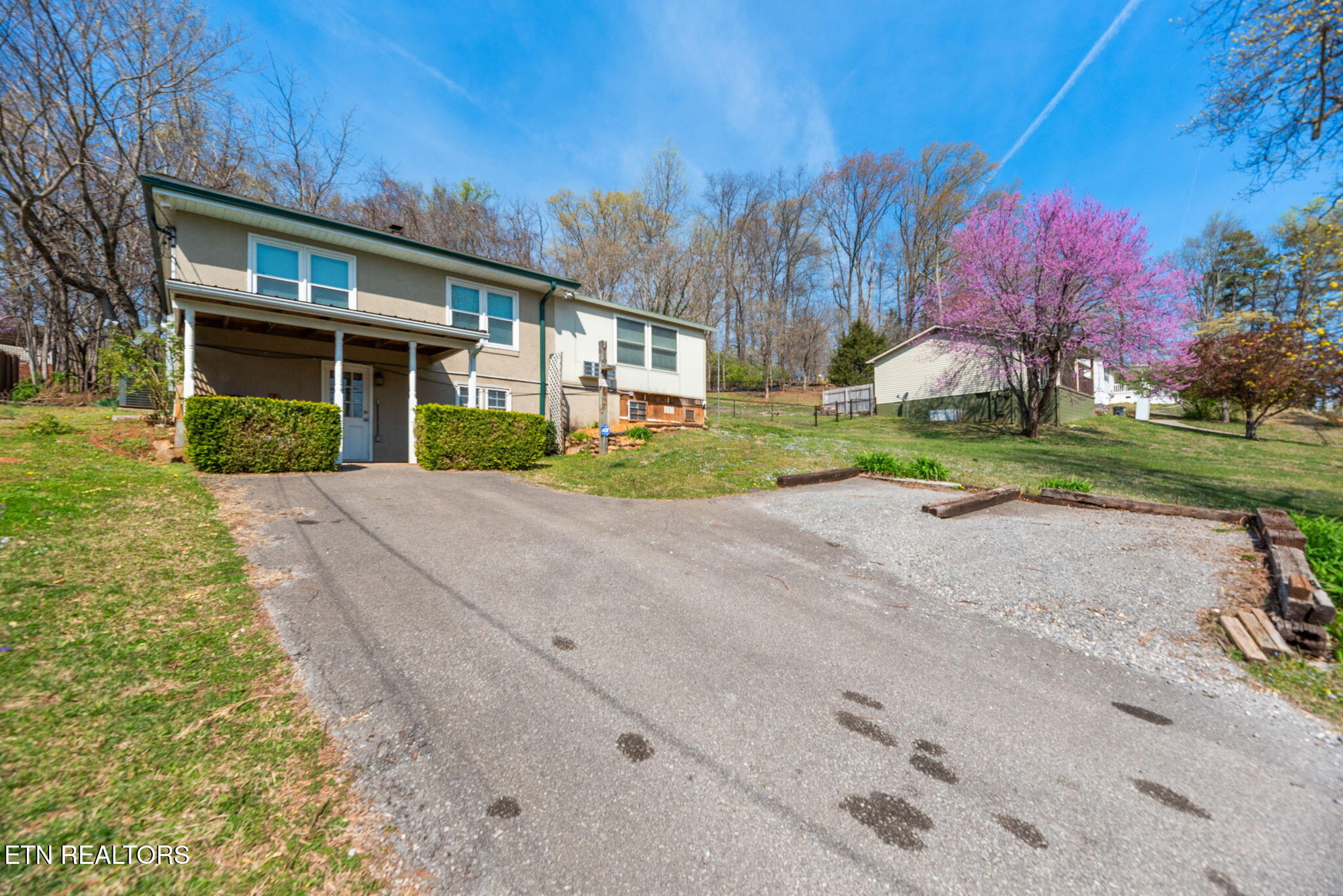 1609 Paris Rd Property Photo 3