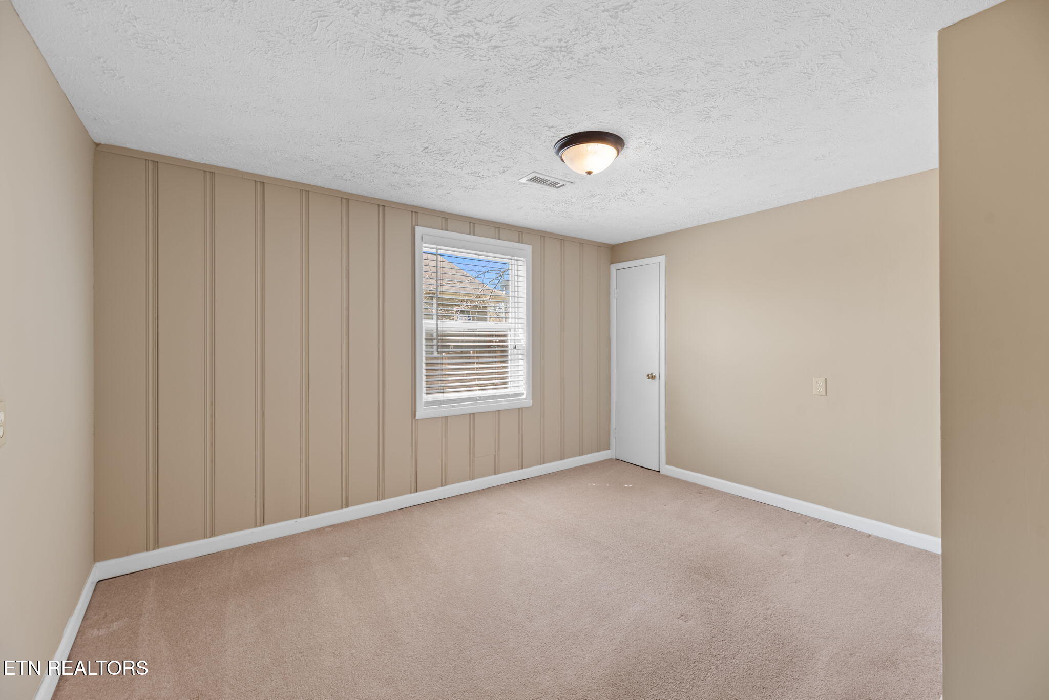 1609 Paris Rd Property Photo 12