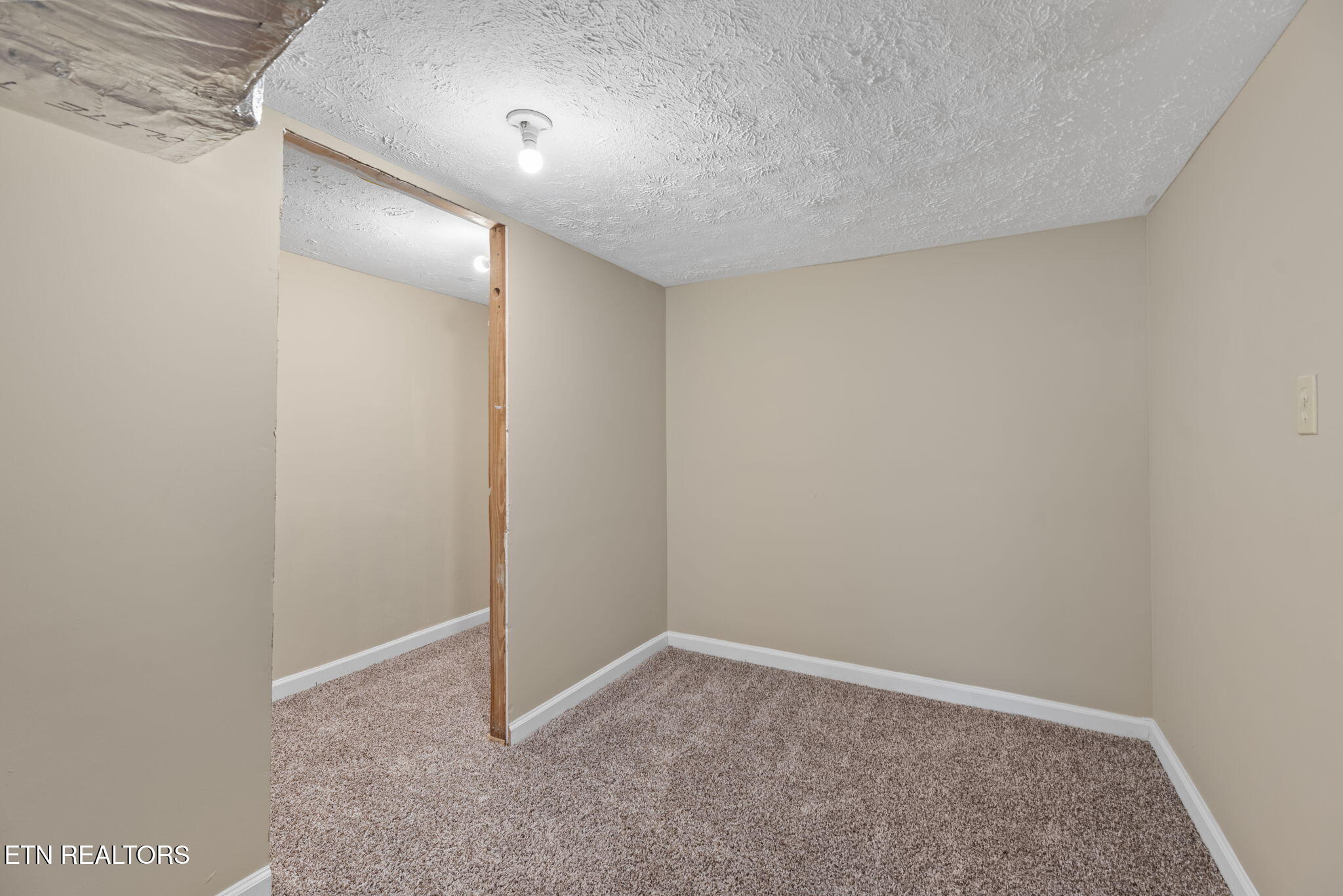 1609 Paris Rd Property Photo 21