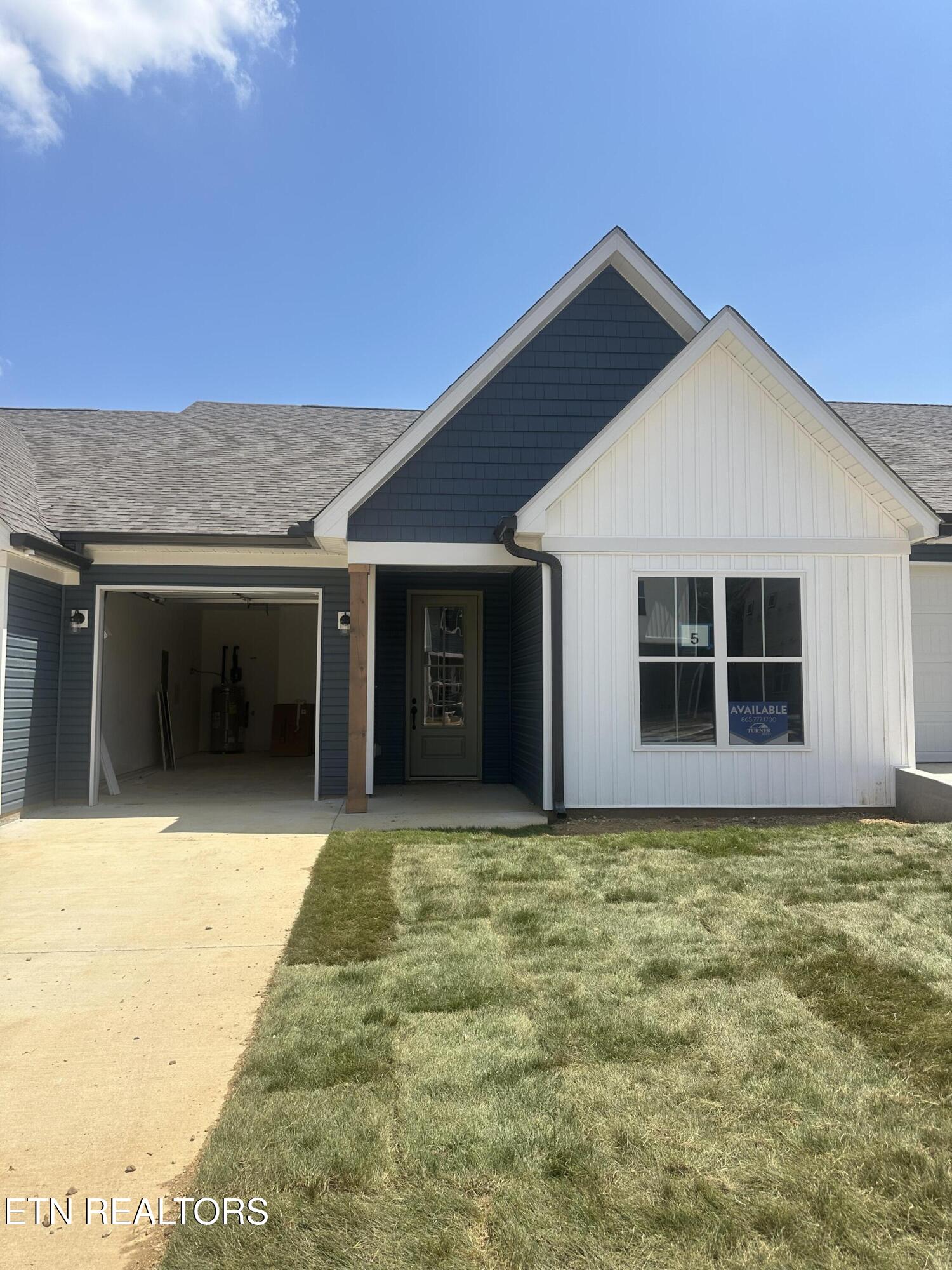 1806 Lateglow Way Property Photo 1