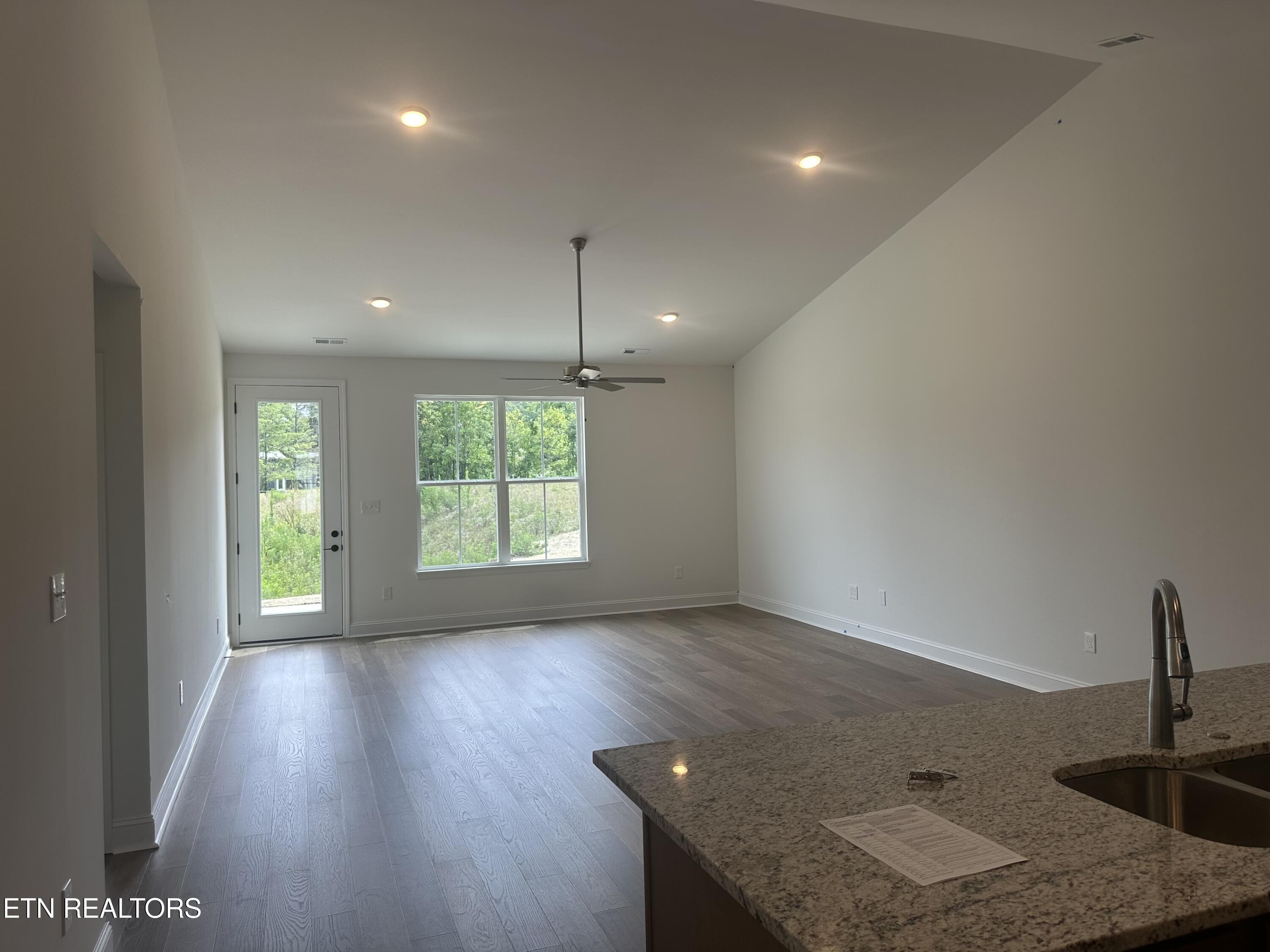 1806 Lateglow Way Property Photo 3