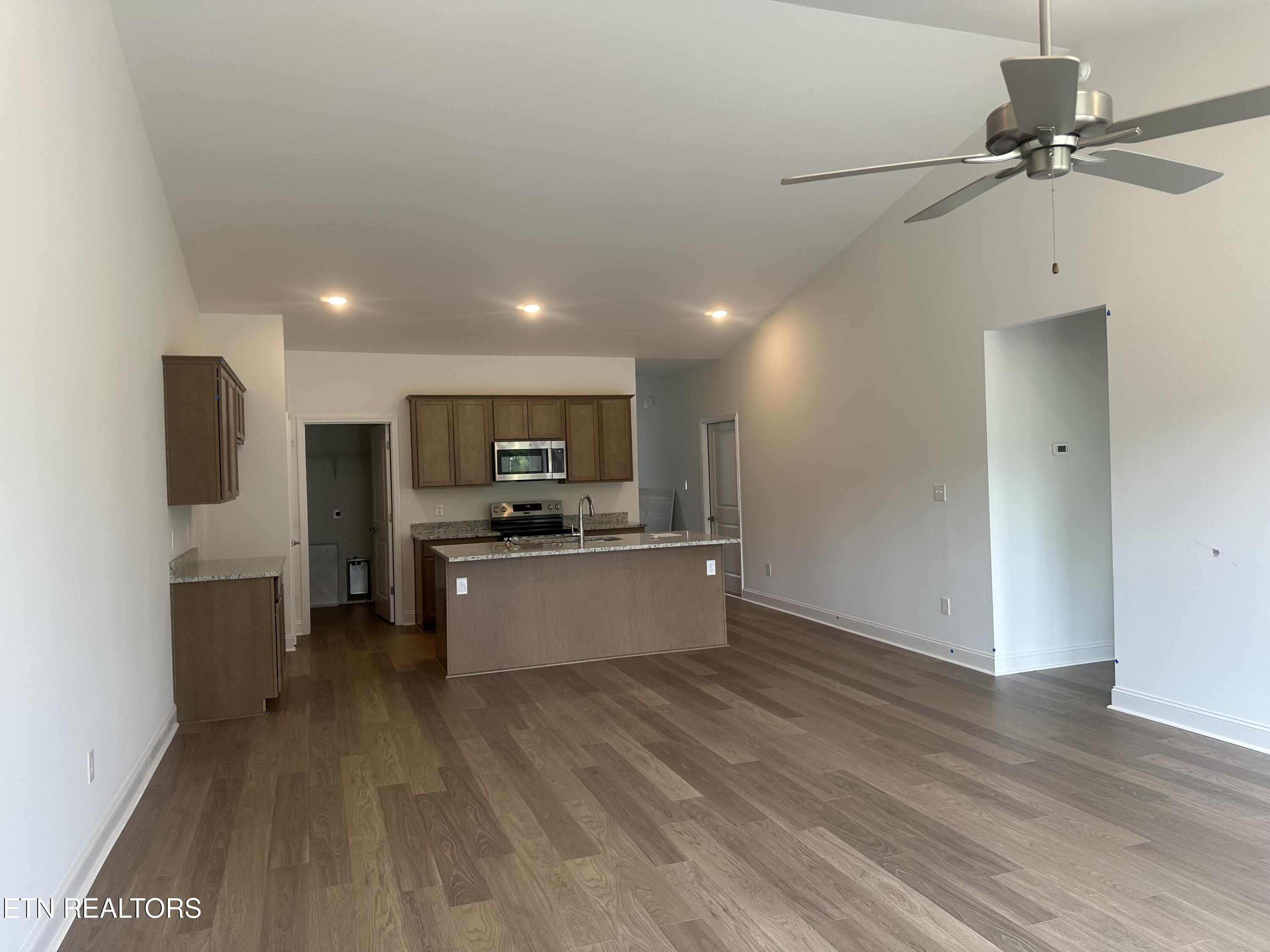 1806 Lateglow Way Property Photo 5