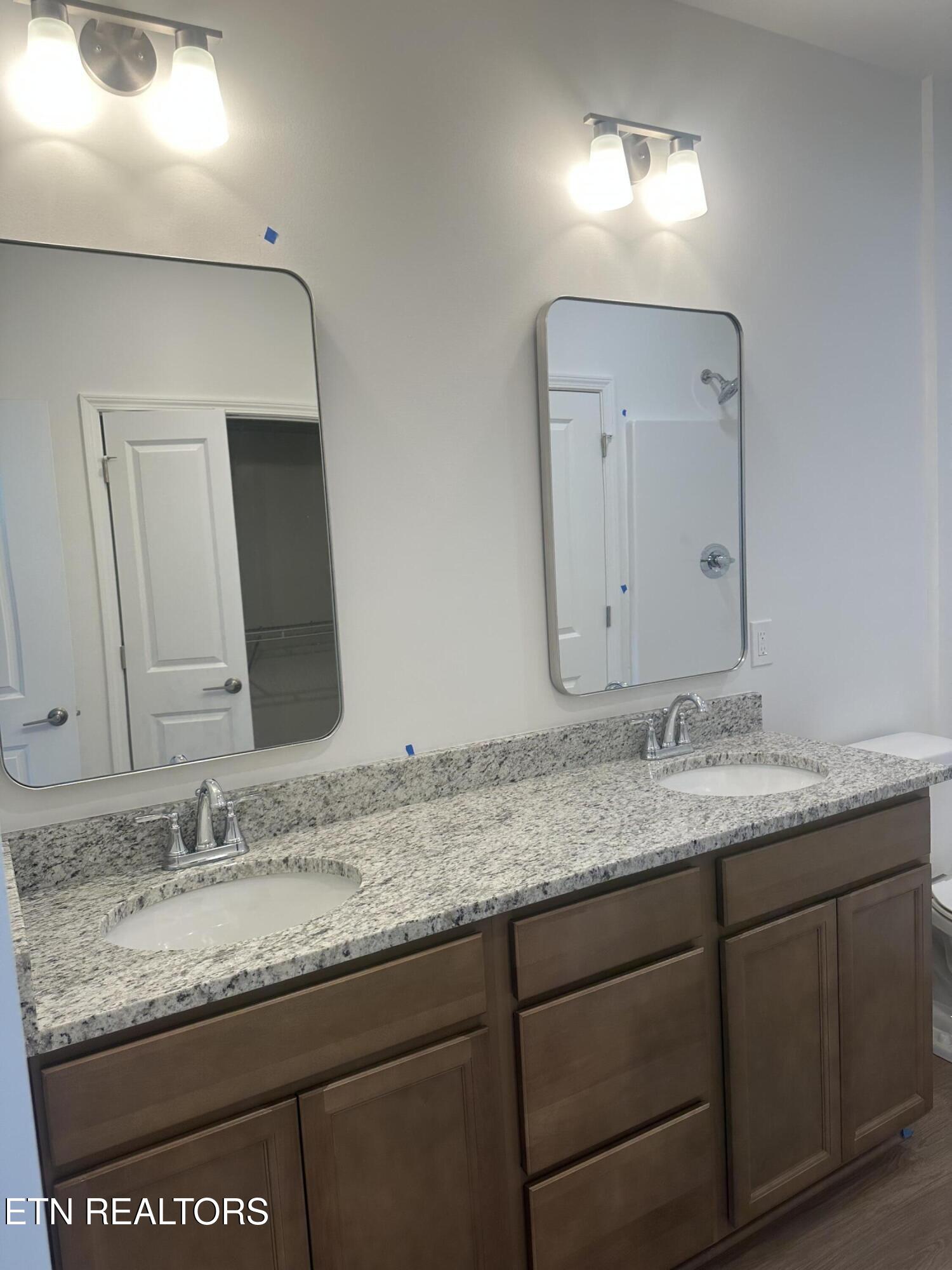 1806 Lateglow Way Property Photo 7