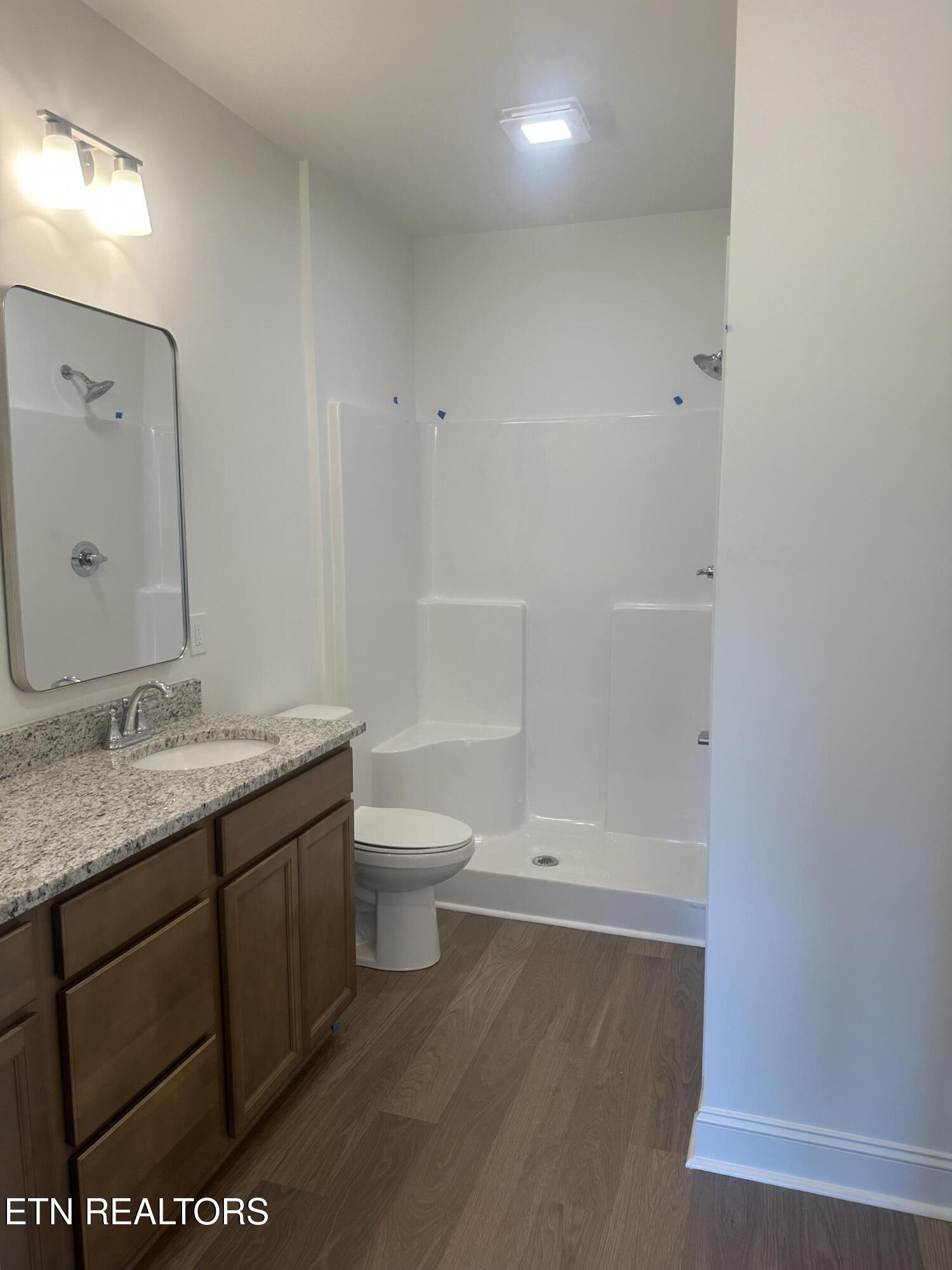 1806 Lateglow Way Property Photo 8