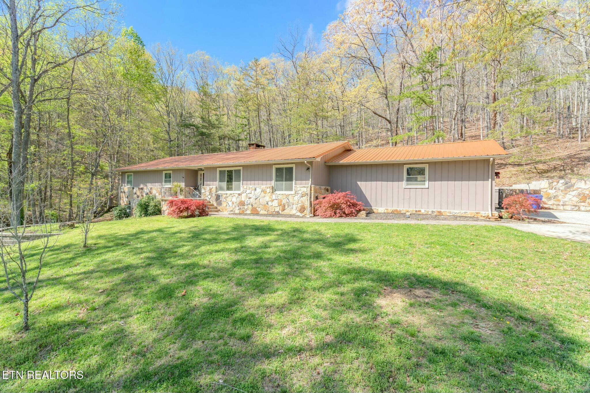 660 W Hills Drive Property Photo