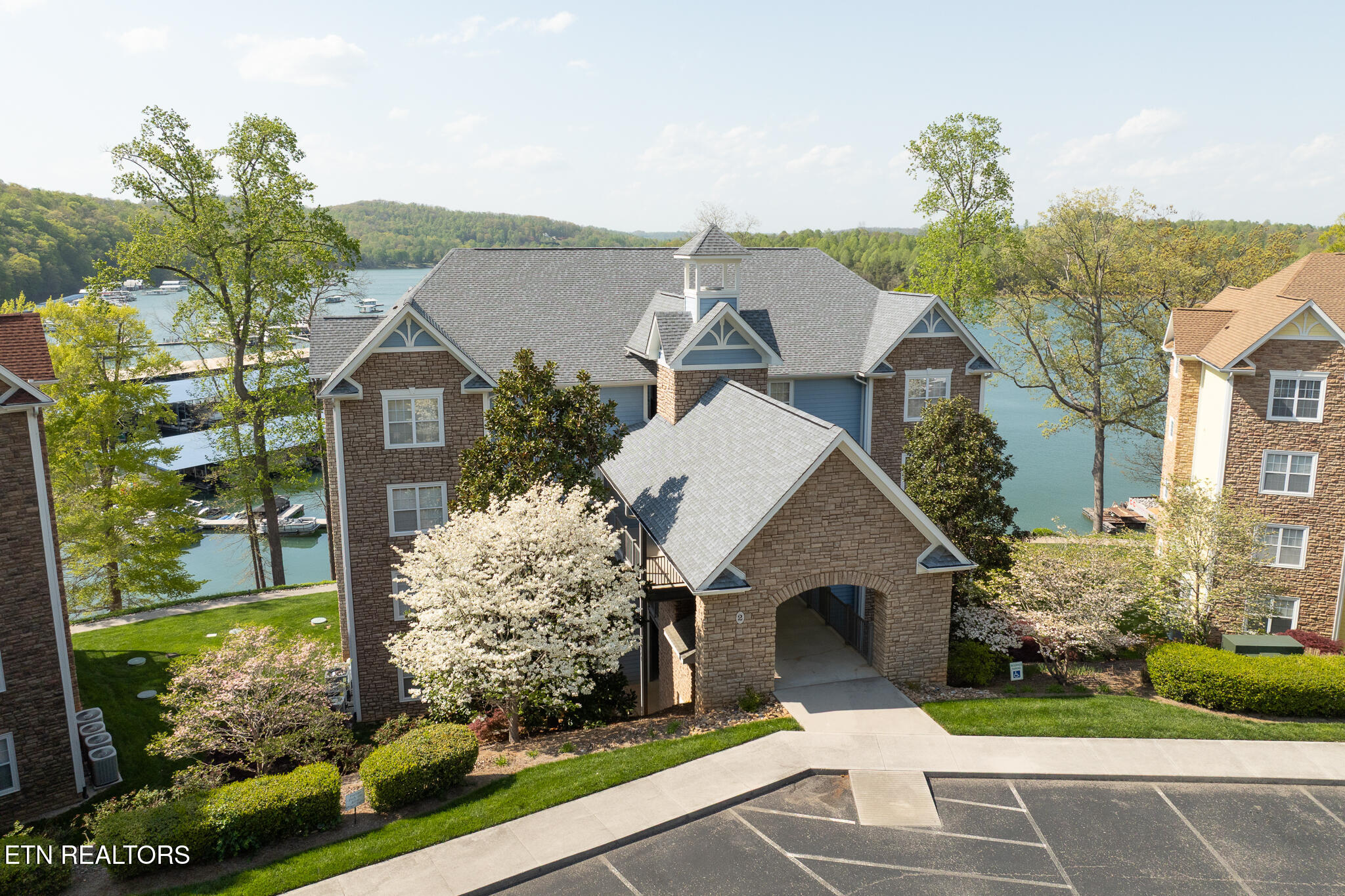 222 Pinnacle Point Property Photo