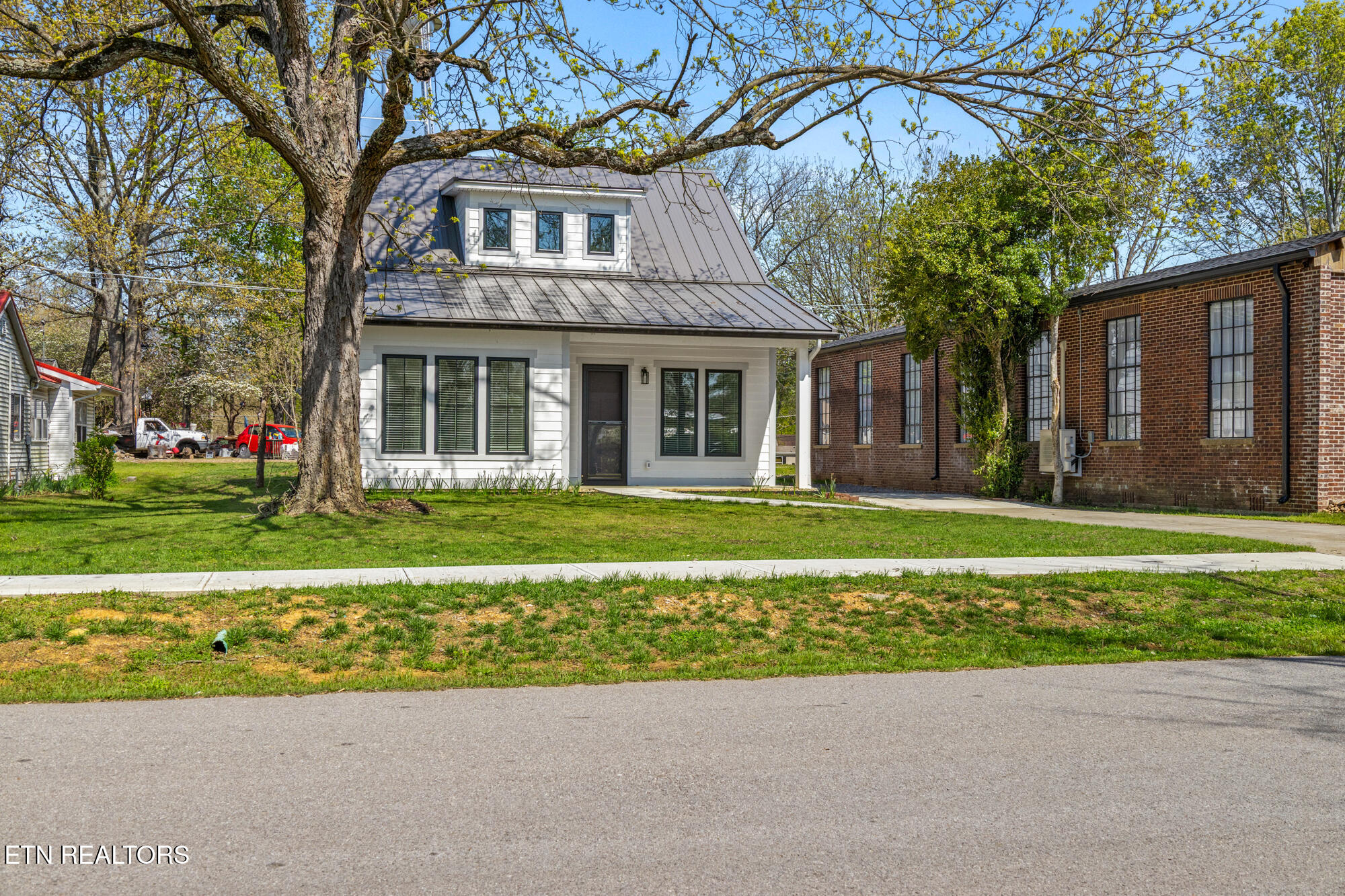 103 E Main St Property Photo
