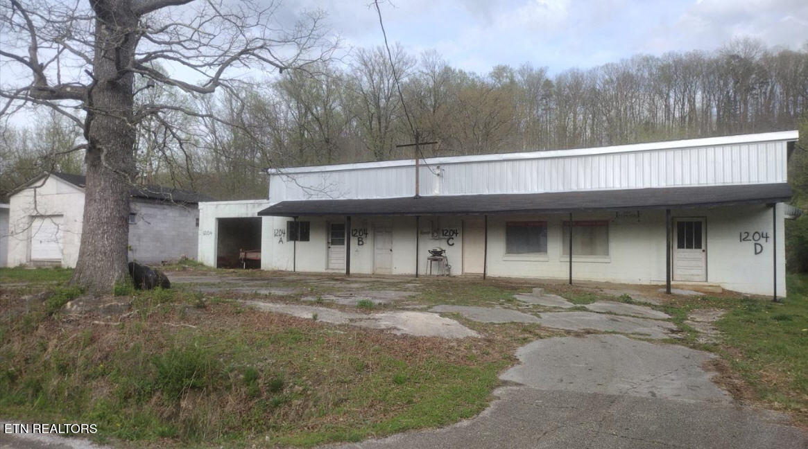 1204 Nashville Hwy Property Photo
