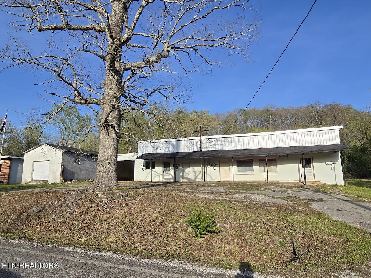 1204 Nashville Hwy Property Photo 1