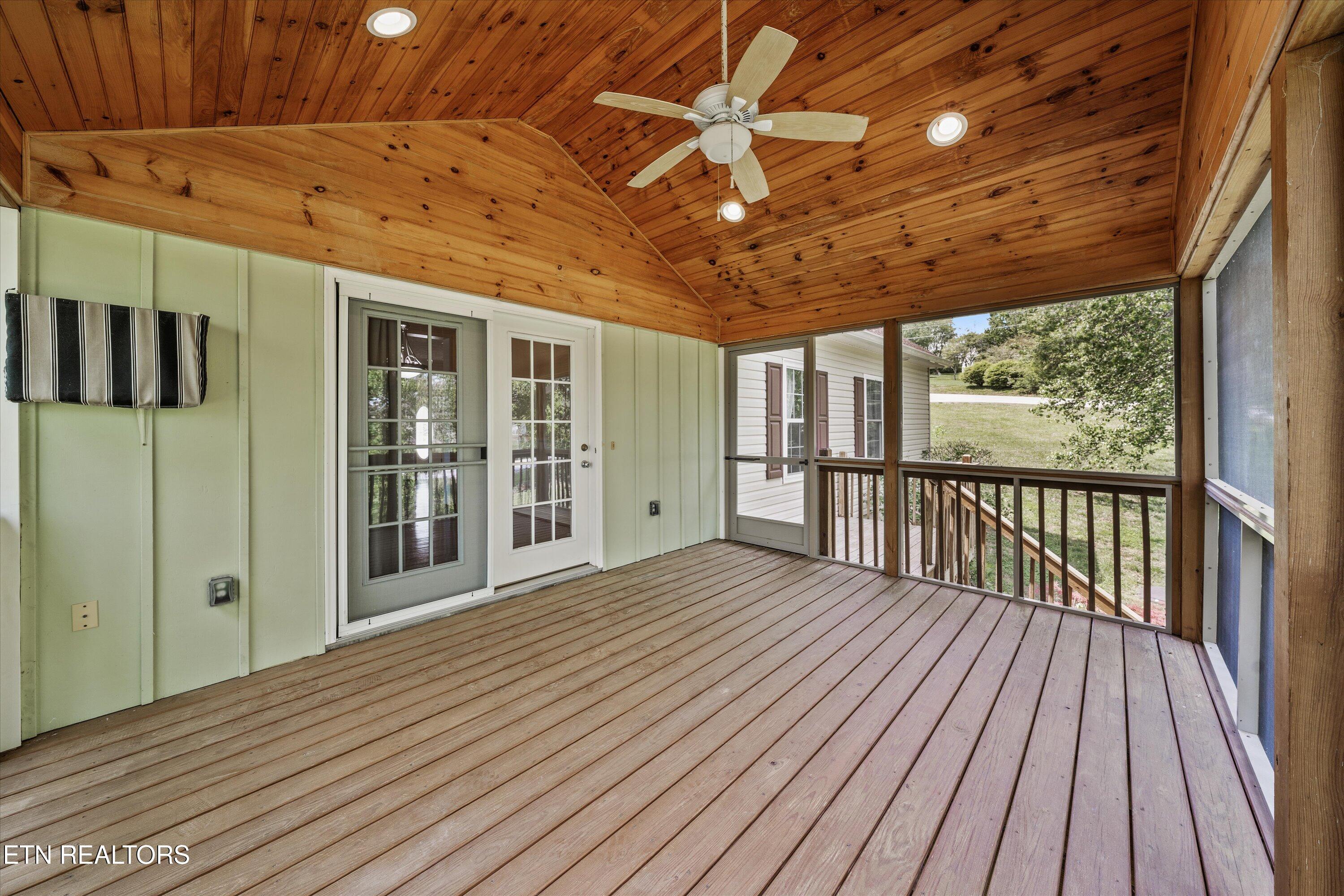 102 Chaloni Lane Property Photo 32