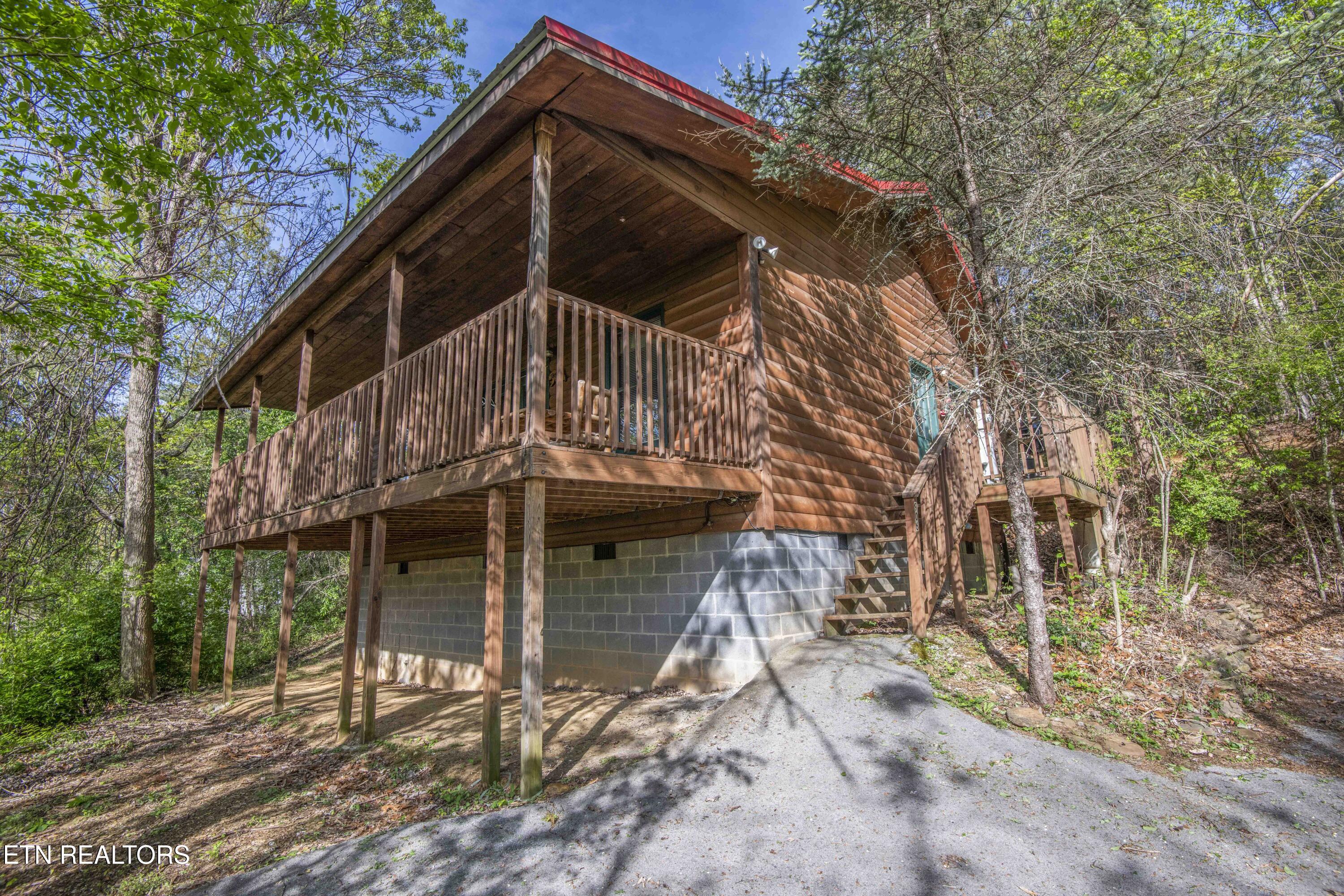 906 Lowe Valley Drive Property Photo