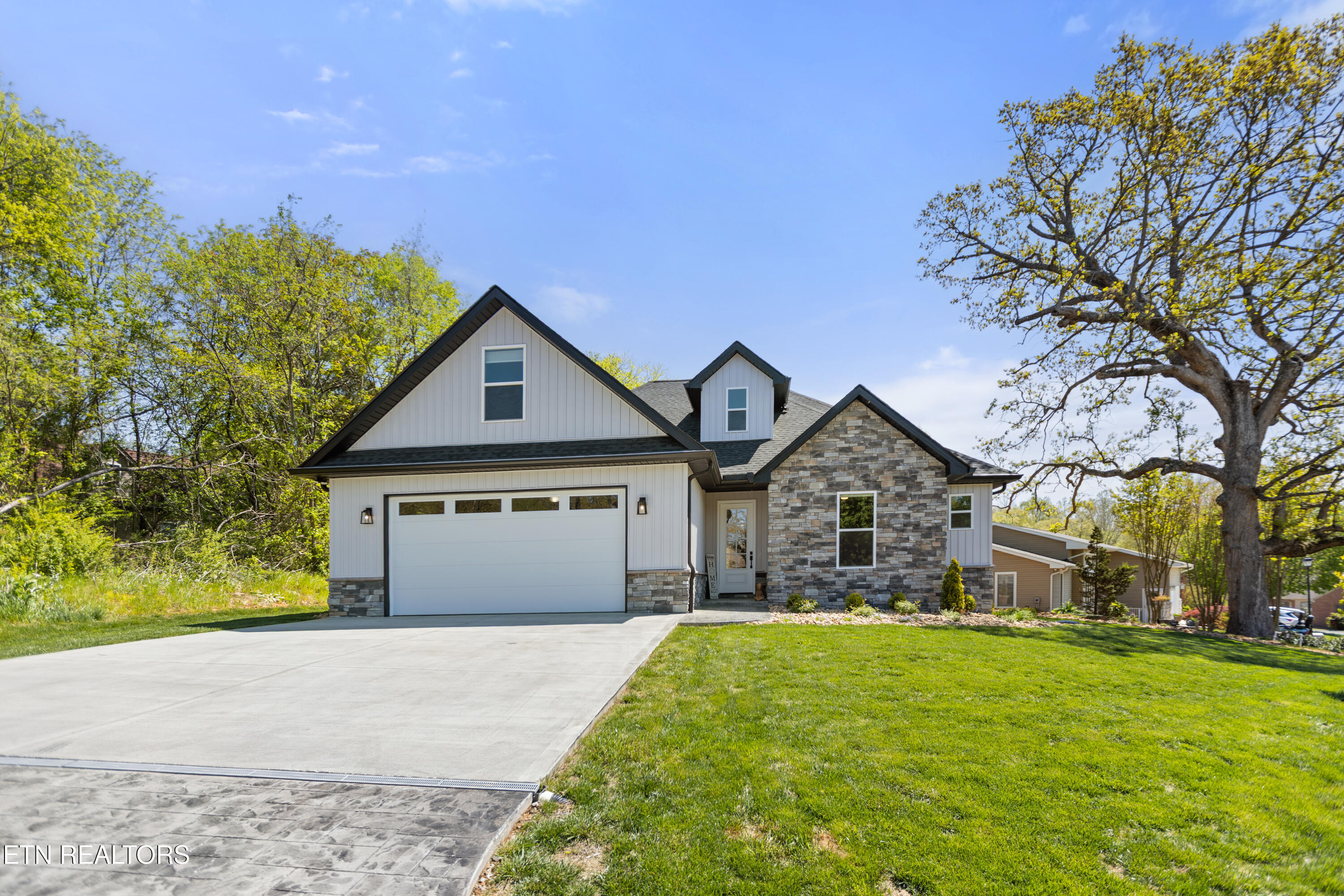 141 Daleyuhski Way Property Photo