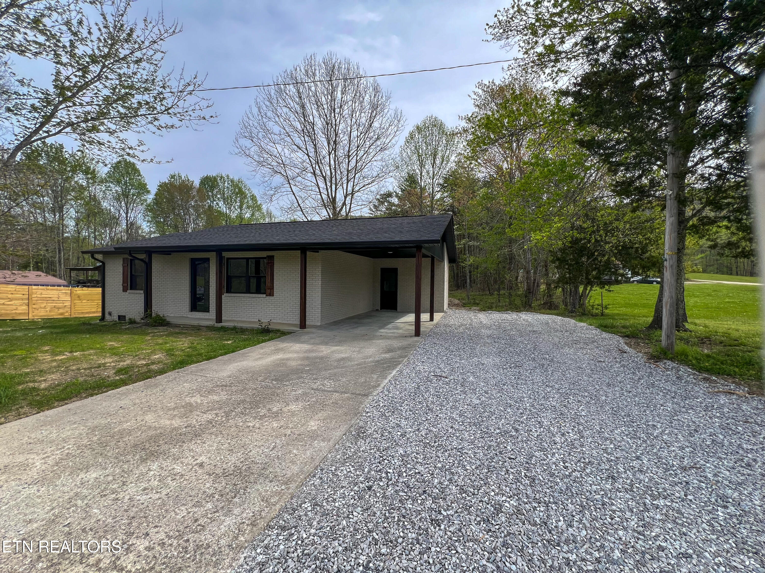 2315 Pine Grove Rd Property Photo