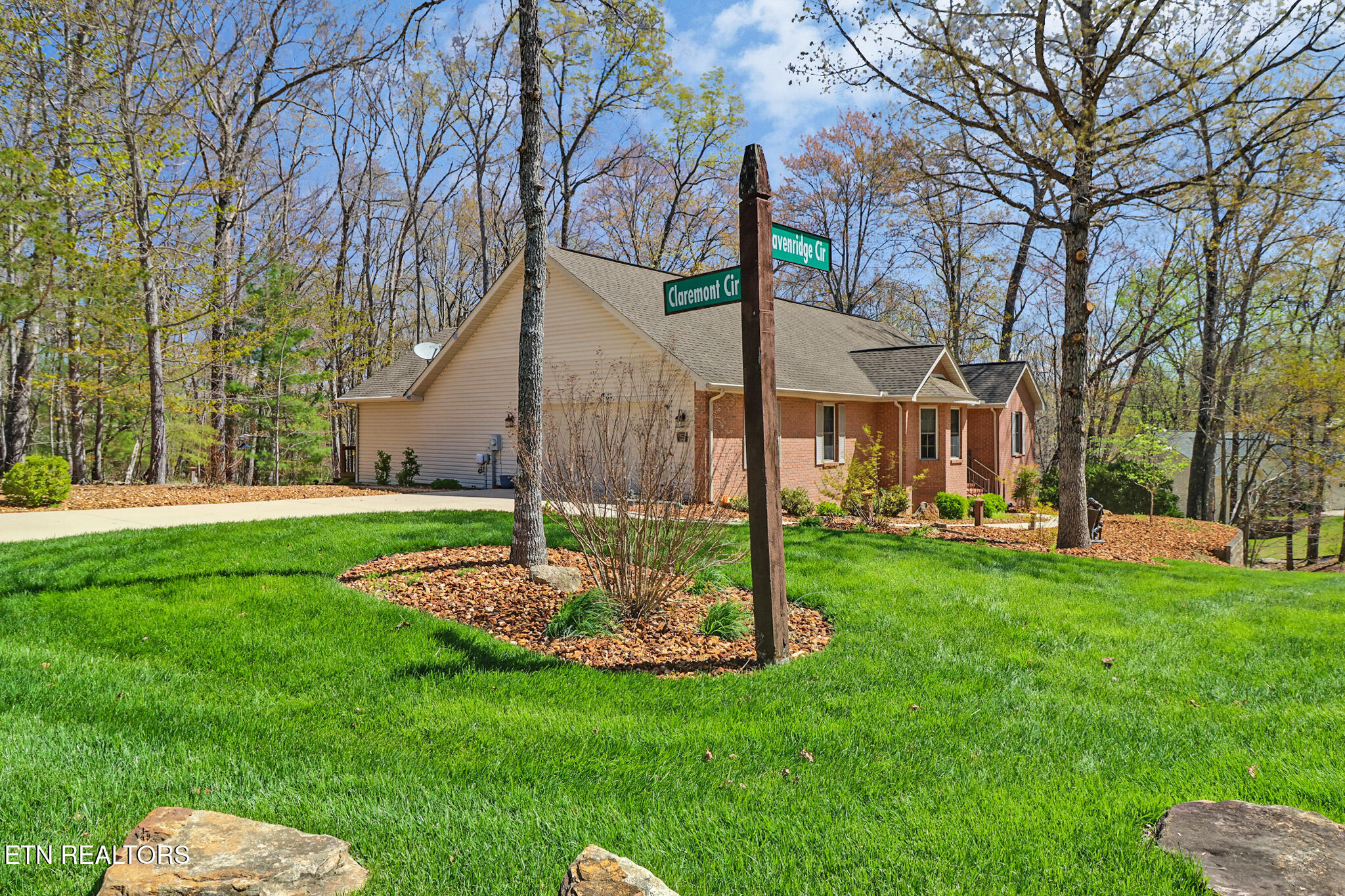10 Claremont Circle Property Photo 2