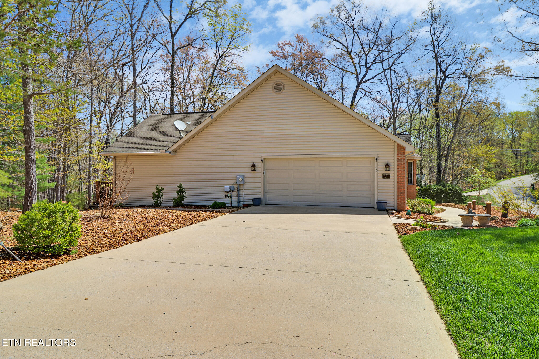 10 Claremont Circle Property Photo 6