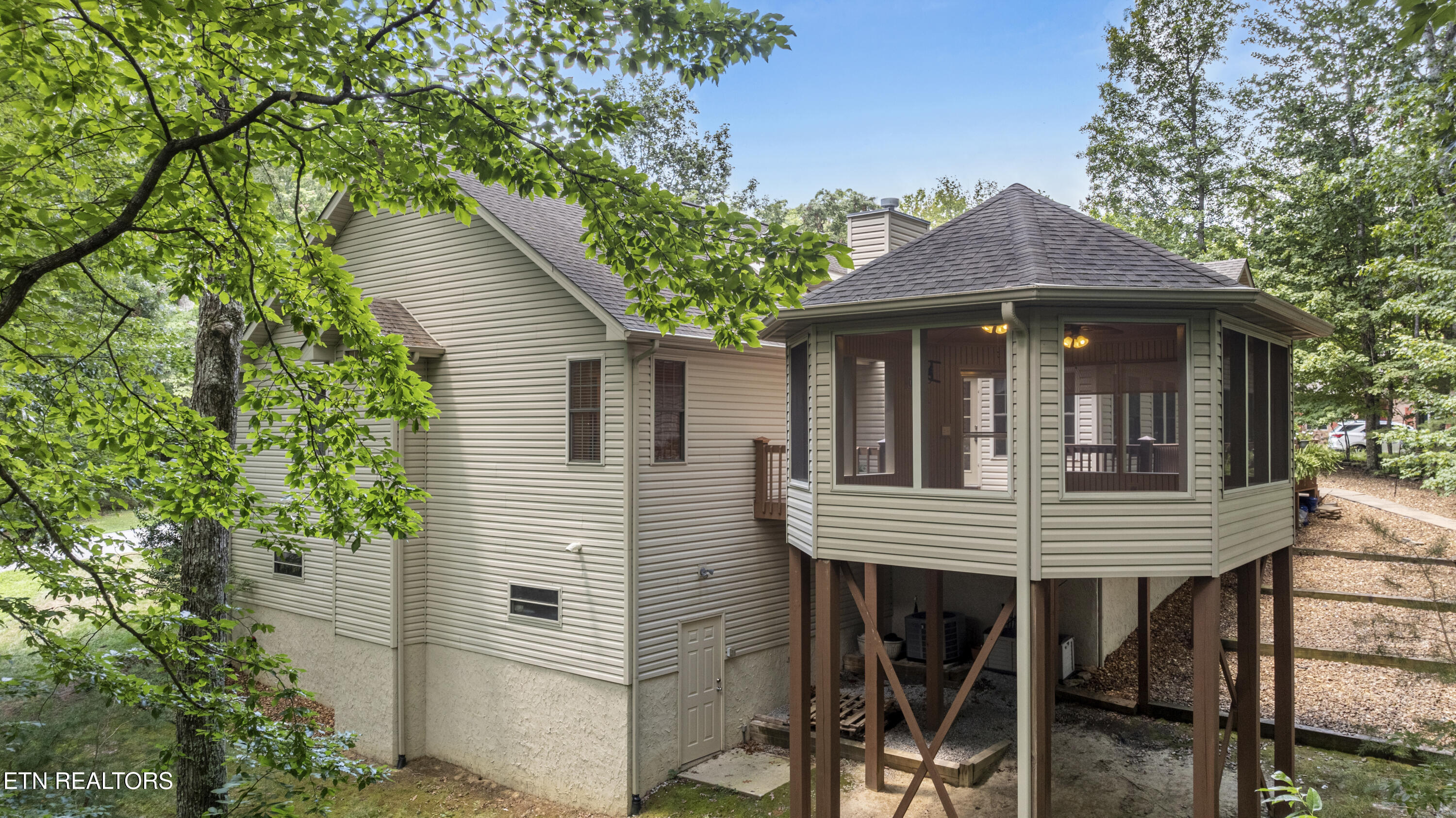 10 Claremont Circle Property Photo 8